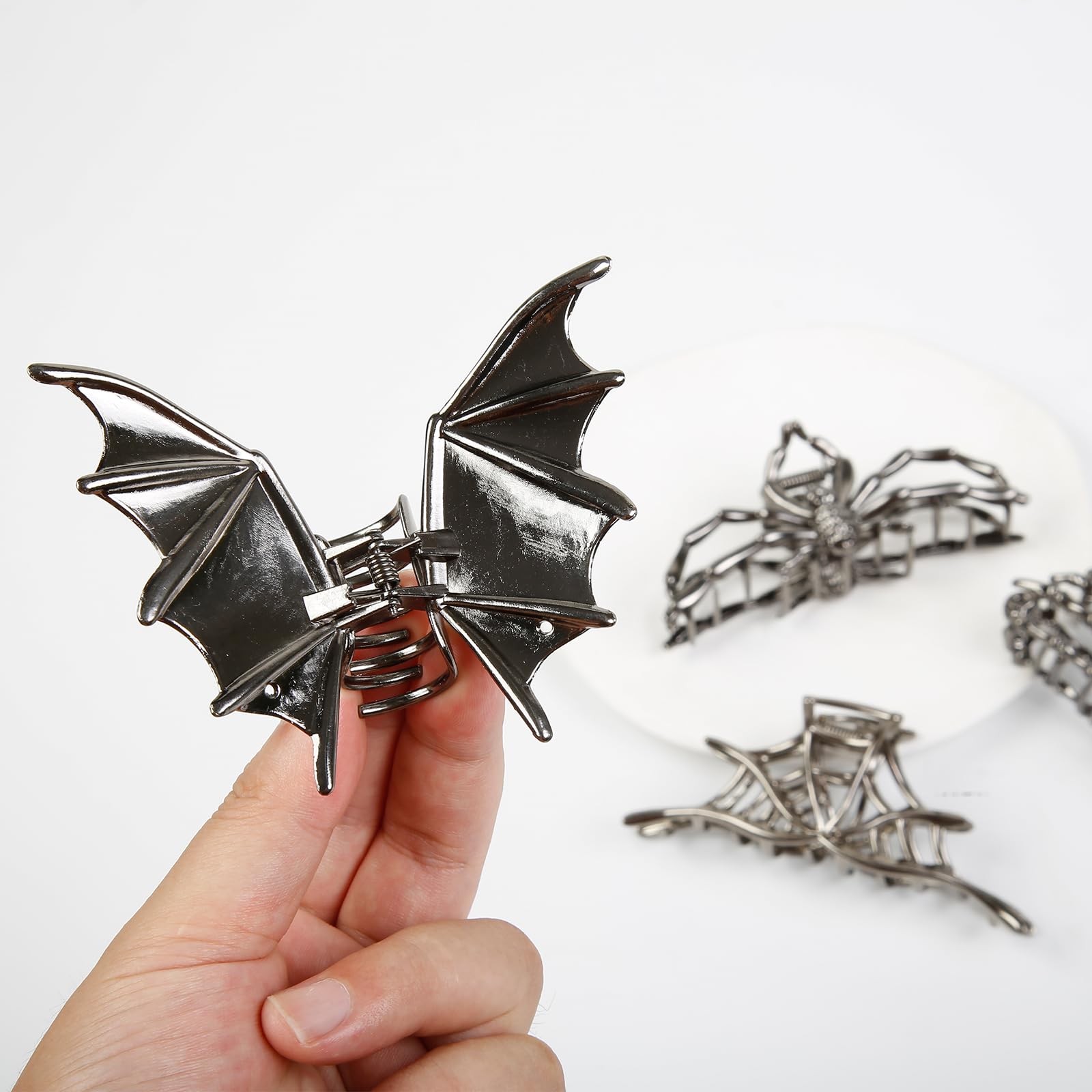 TEBIEKOY clip disenos goticos, combina con atuendos variados.