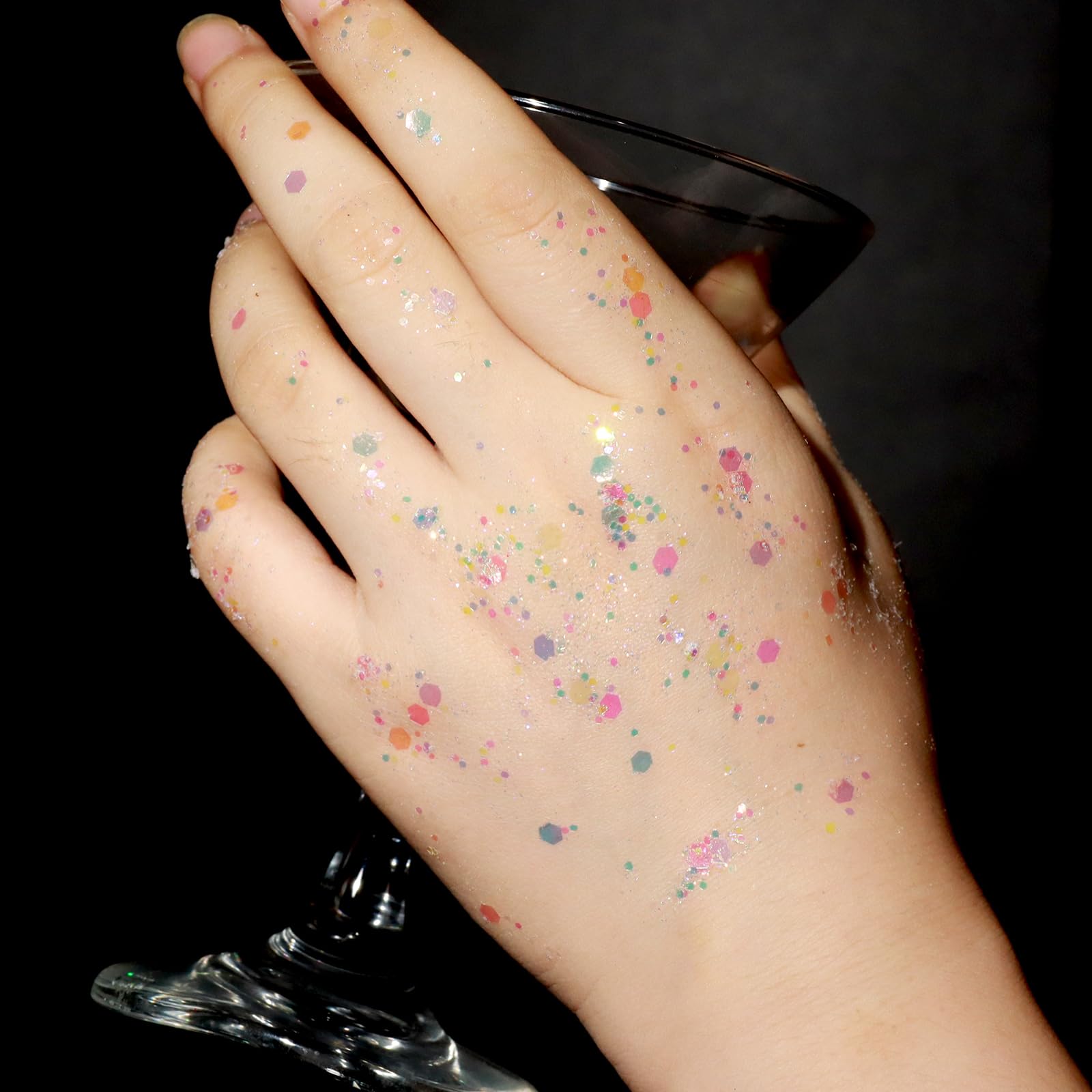 Teenitor Collarbone Glitter Gel adds sparkling contour for stage-ready visuals.