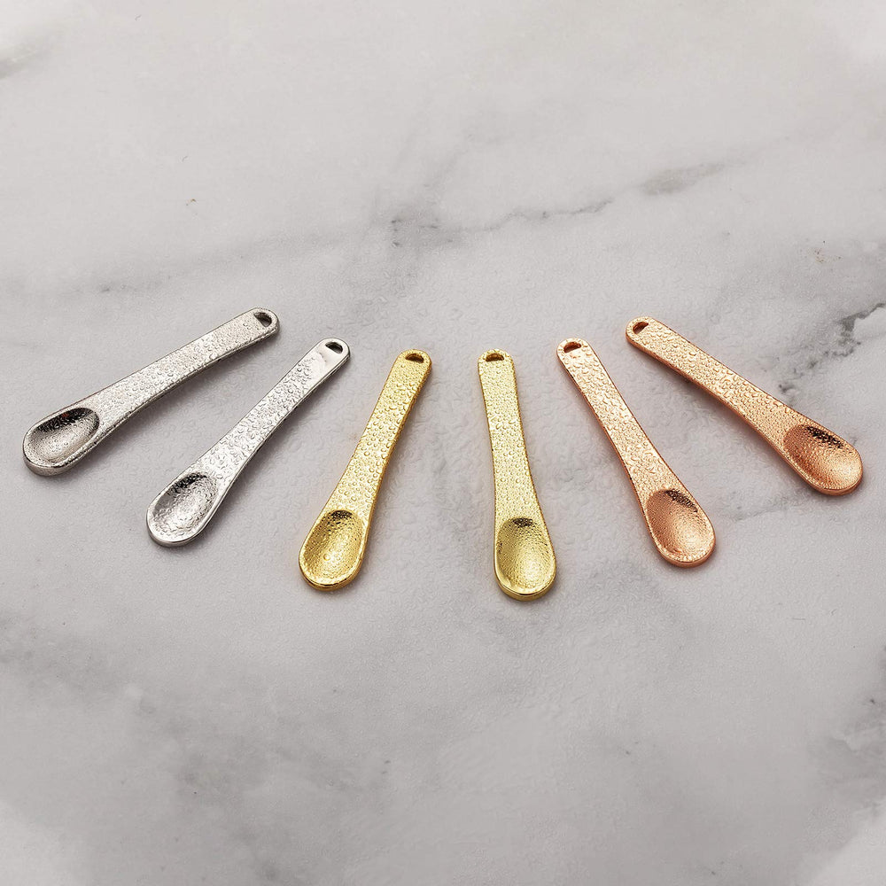 Tekson durable metal spatulas resist bending during daily use.