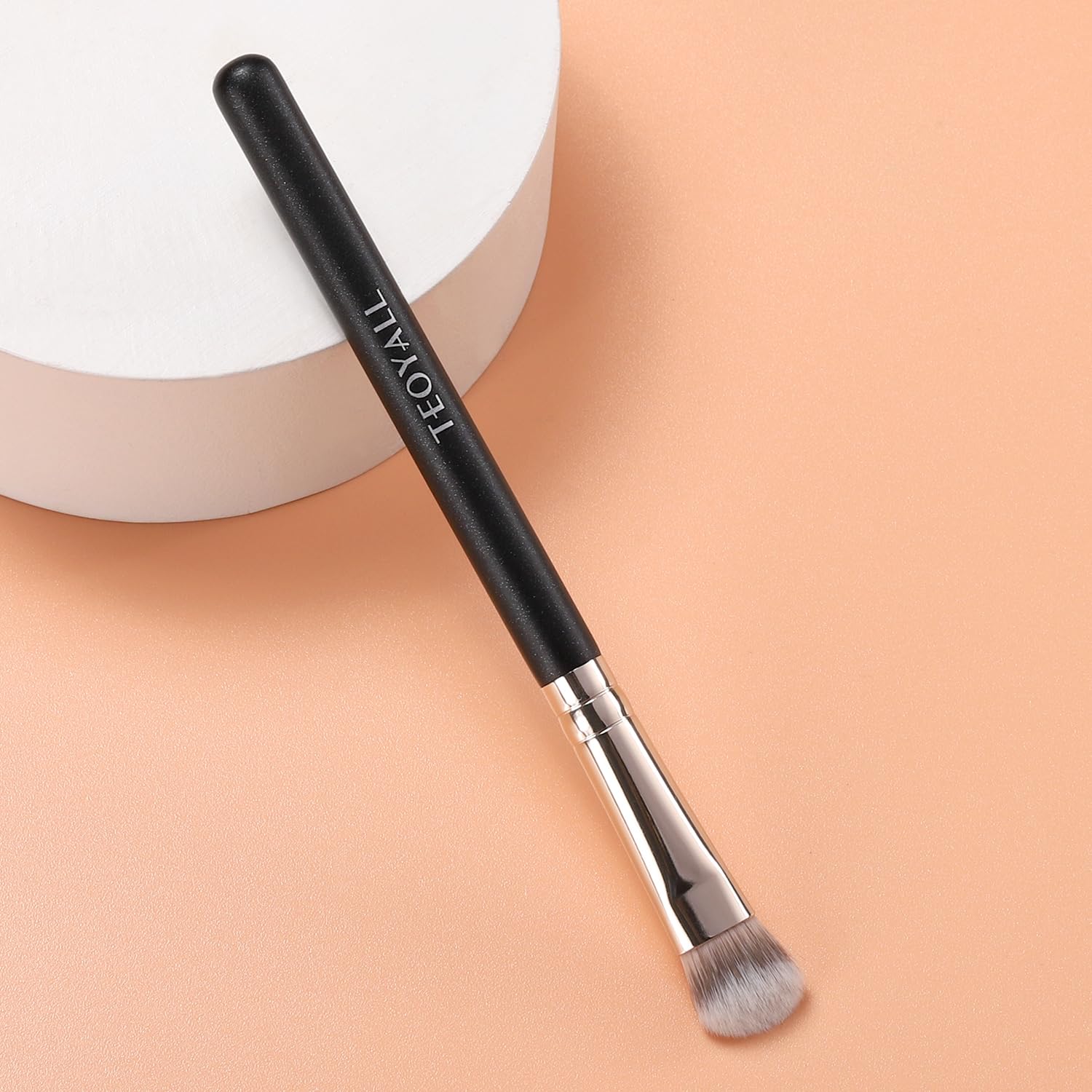 TEOYALL easy-to-clean durable brush for daily makeup routines.