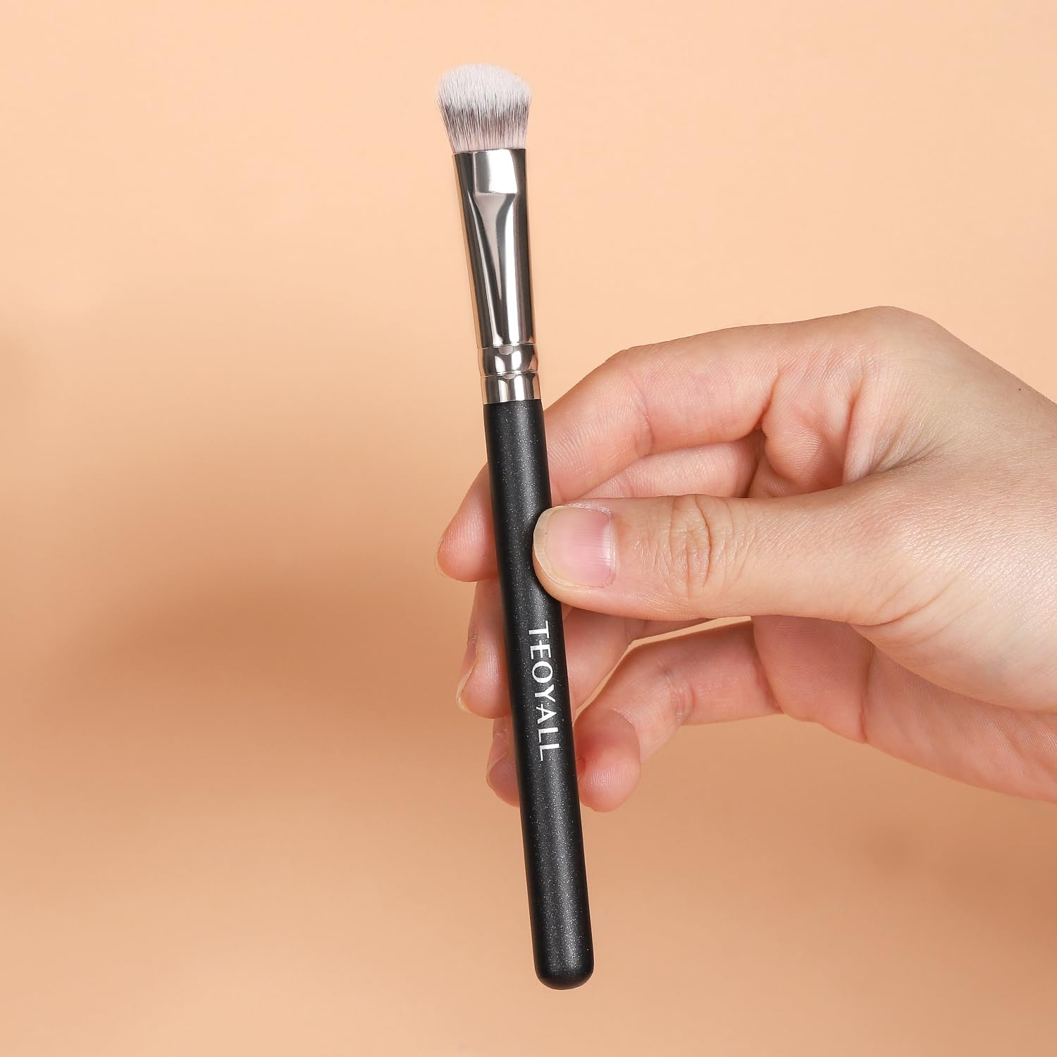 TEOYALL precision under-eye brush ideal for delicate areas and detailed concealing.