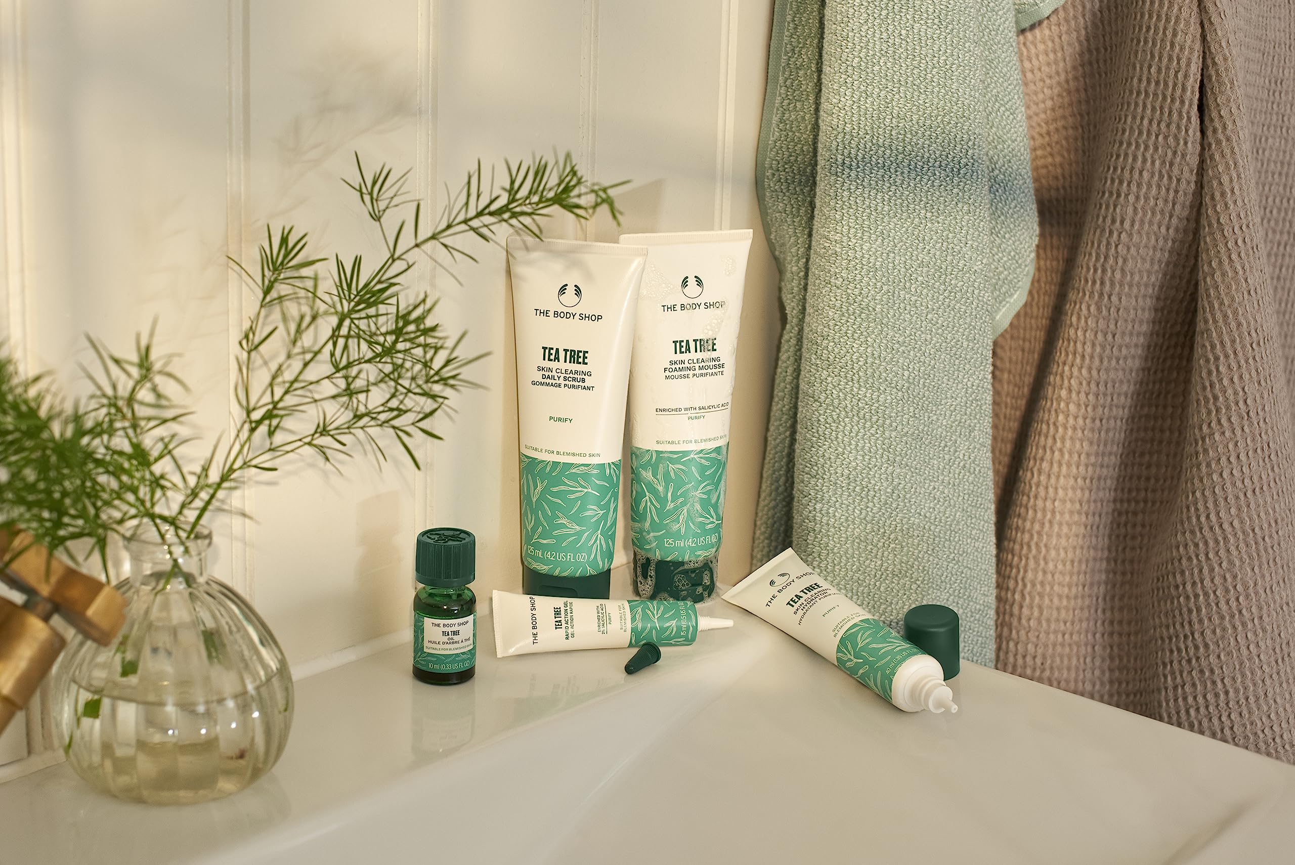 The Body Shop exfoliante de árbol de té: espuma suave ayuda a limpiar poros.