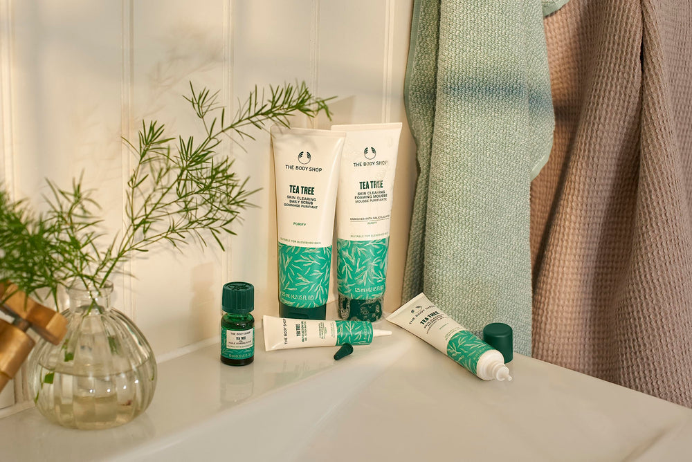 The Body Shop exfoliante de árbol de té: espuma suave ayuda a limpiar poros.