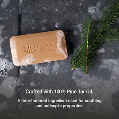 The Grandpa Soap Company Pine Tar Bar Soap bajo la ducha, limpieza suave.