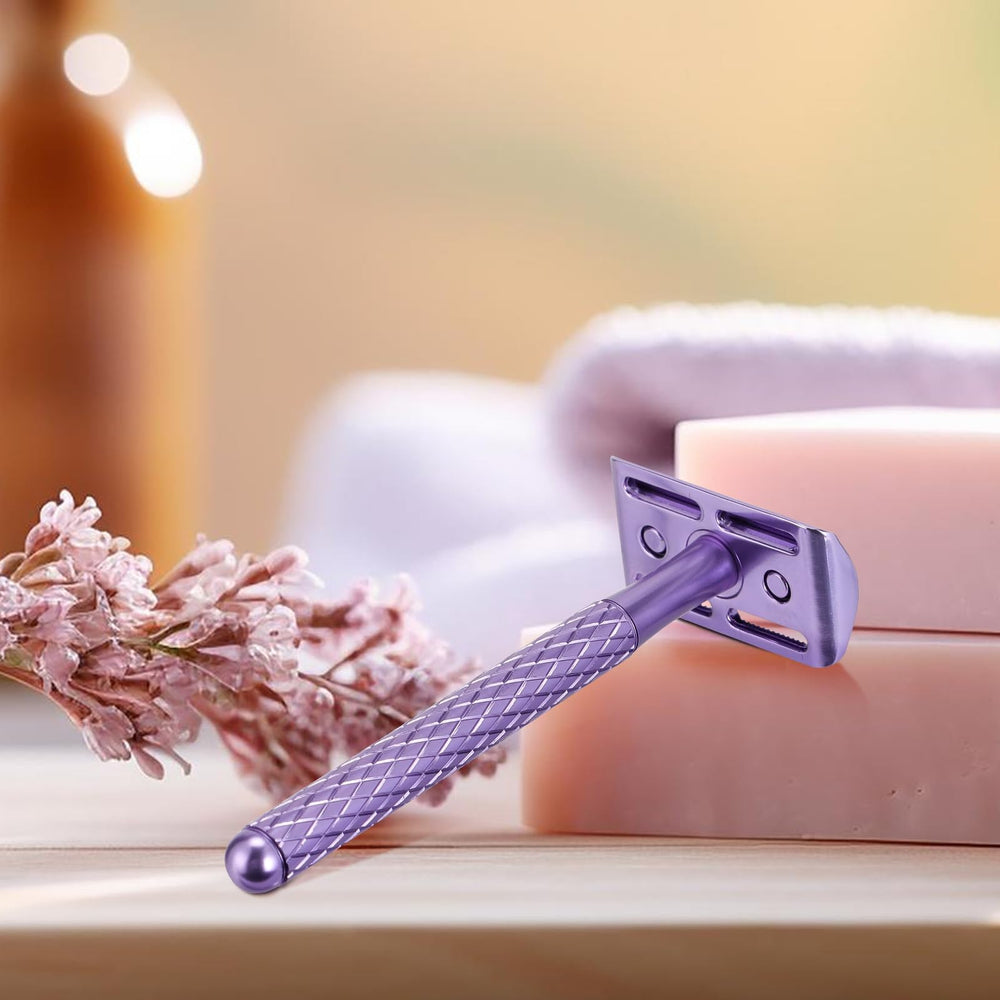 The Grooming Society 10 blades included for uninterrupted shaving sessions.