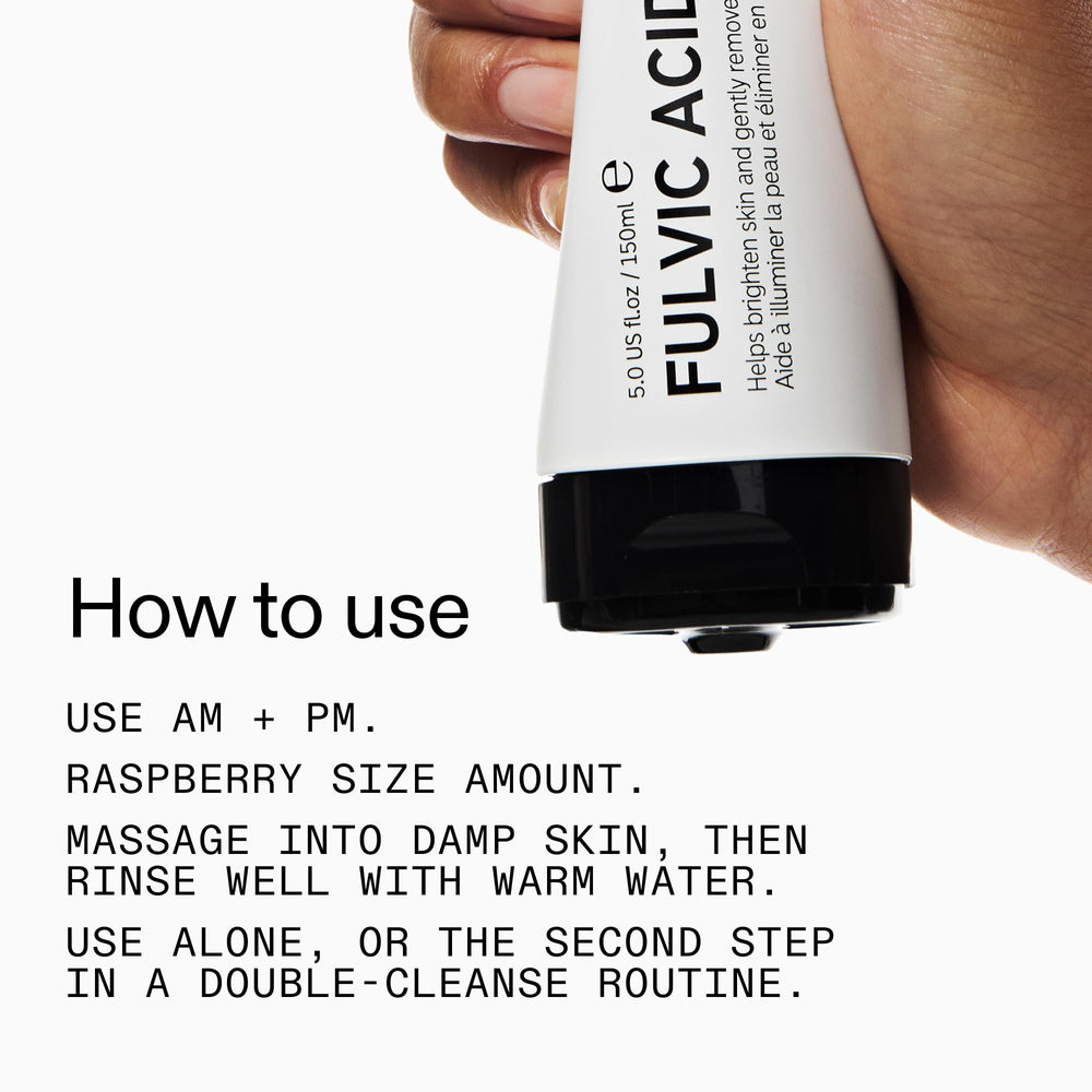 Aplicación rostro y cuello con The INKEY List Fulvic Acid Brightening Cleanser