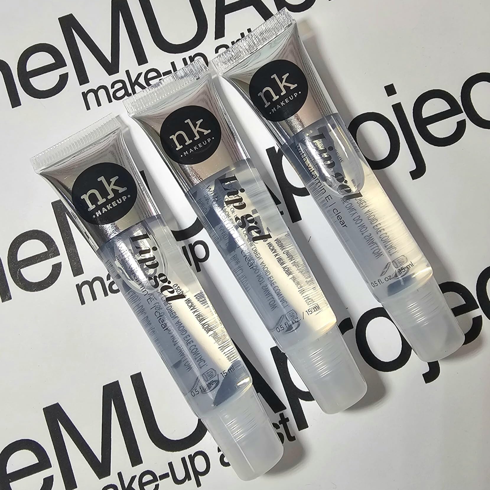 The Make-Up Artist Project aplicador suave facilita una capa brillante y uniforme.