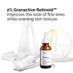 Aplicación suave en la piel con The Ordinary Granactive Retinoid 2% Emulsion para textura mejorada.