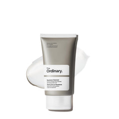 The Ordinary Squalane Cleanser, botella de viaje para limpieza suave y humectante.