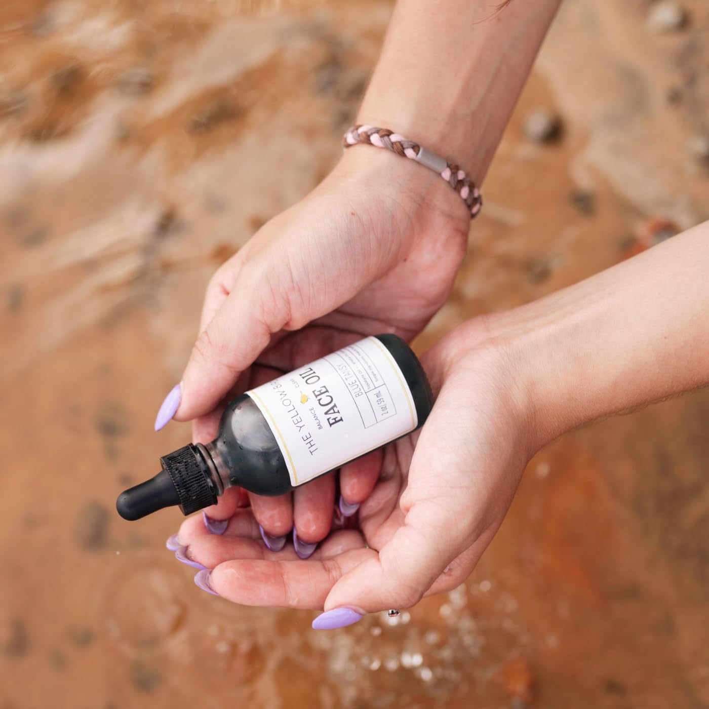 Packaging texture of The Yellow Bird Balancing Blue Tansy face oil, lightweight serum.