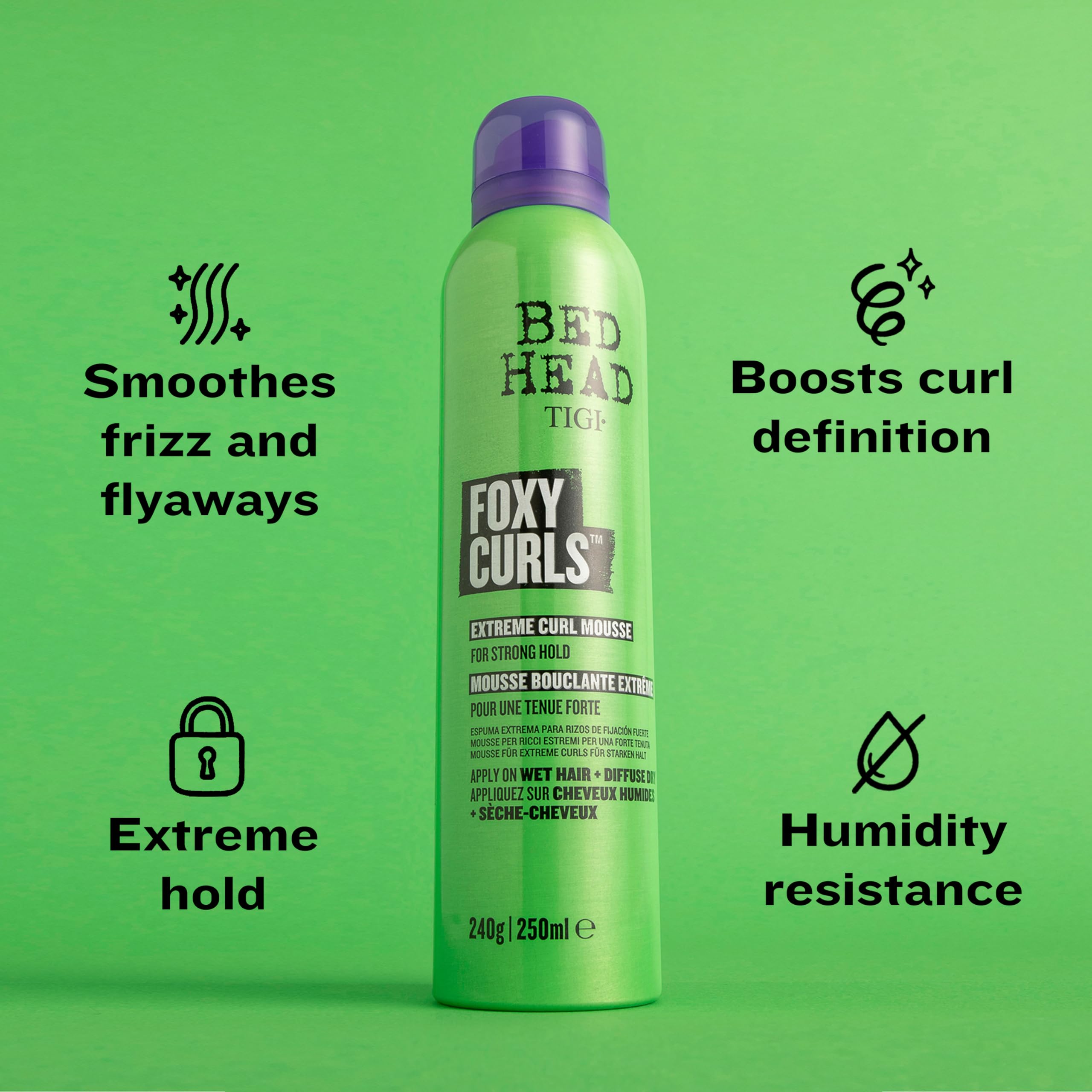 Bed Head Foxy Curls Mousse proporciona protección térmica para rizos al usar calor.
