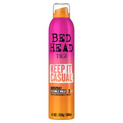 TIGI Bed Head Keep It Casual, botella de fijador con acabado natural y ligero.