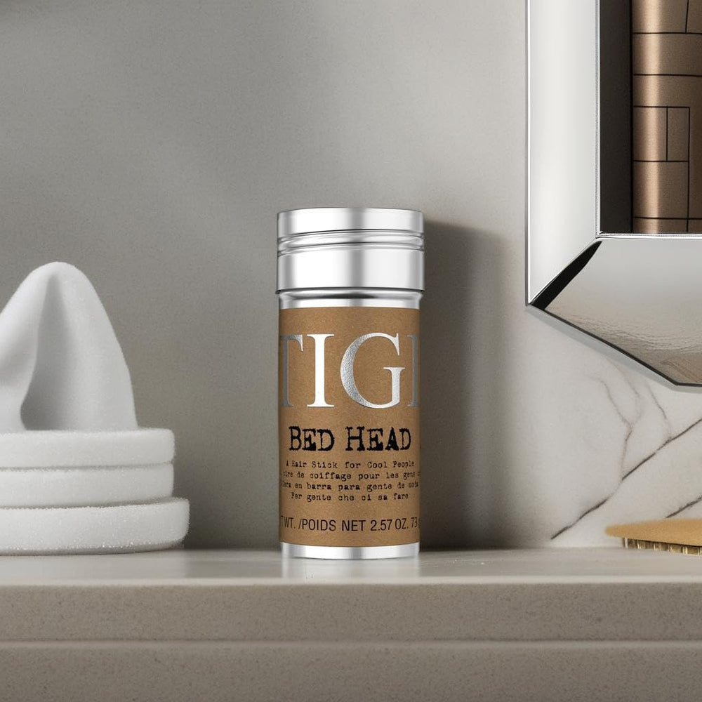 Bed Head de TIGI: acabado semimate y brillo editorial para looks de pasarela.