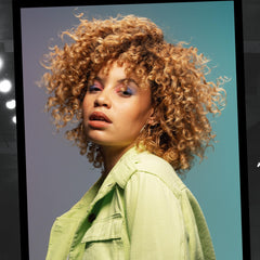 Catwalk Root Boost de TIGI, aroma floral con lavanda y jazmín para experiencia sensorial.