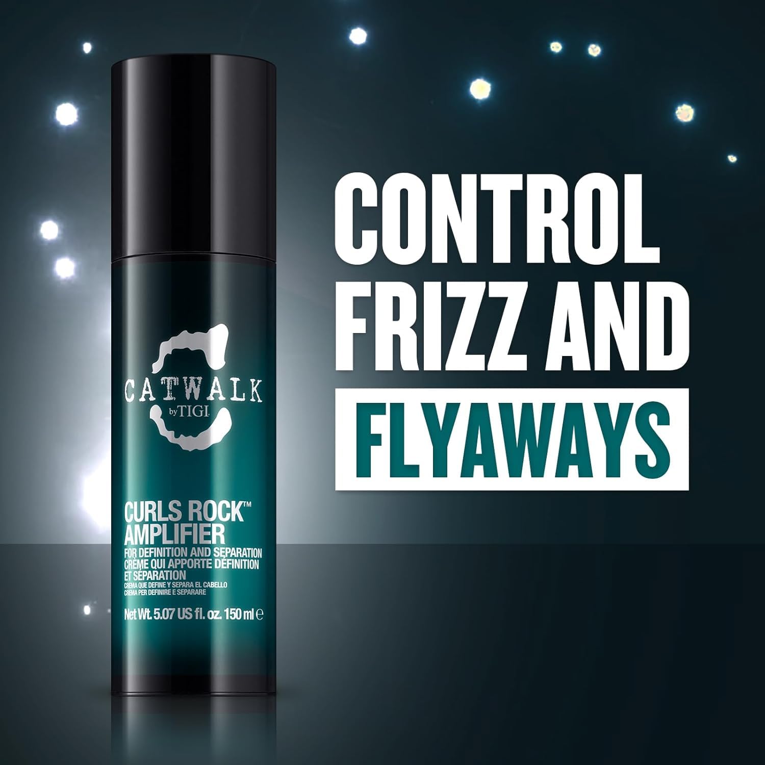 TIGI Curls Rock Amplifier textura crema en manos para rizos suaves.
