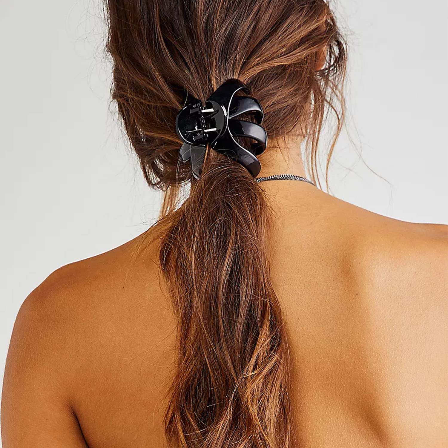 Tihebax classic French design hair clip complements everyday outfits.