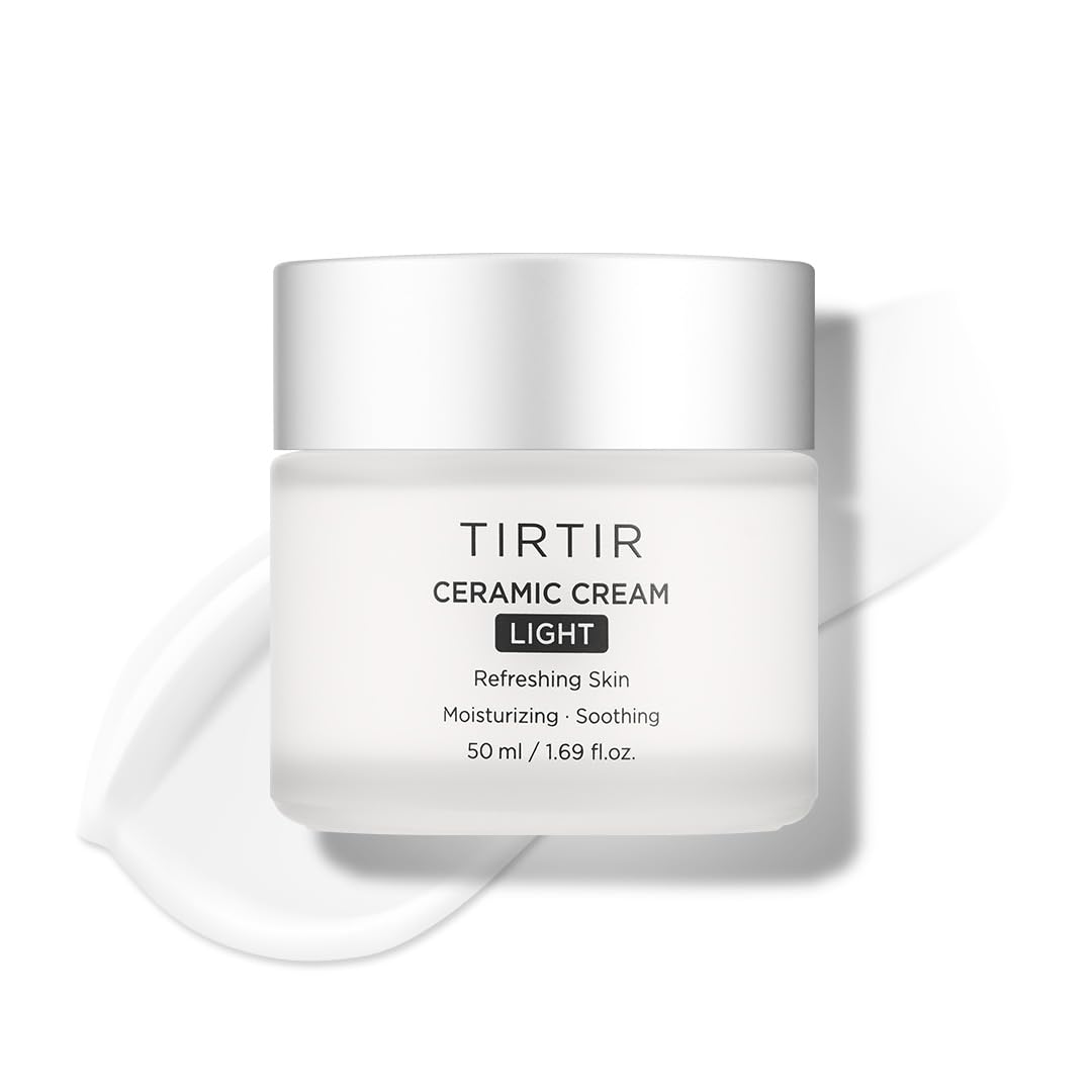 TIRTIR Ceramic Cream Light muestra una textura suave para hidratación y luminosidad.