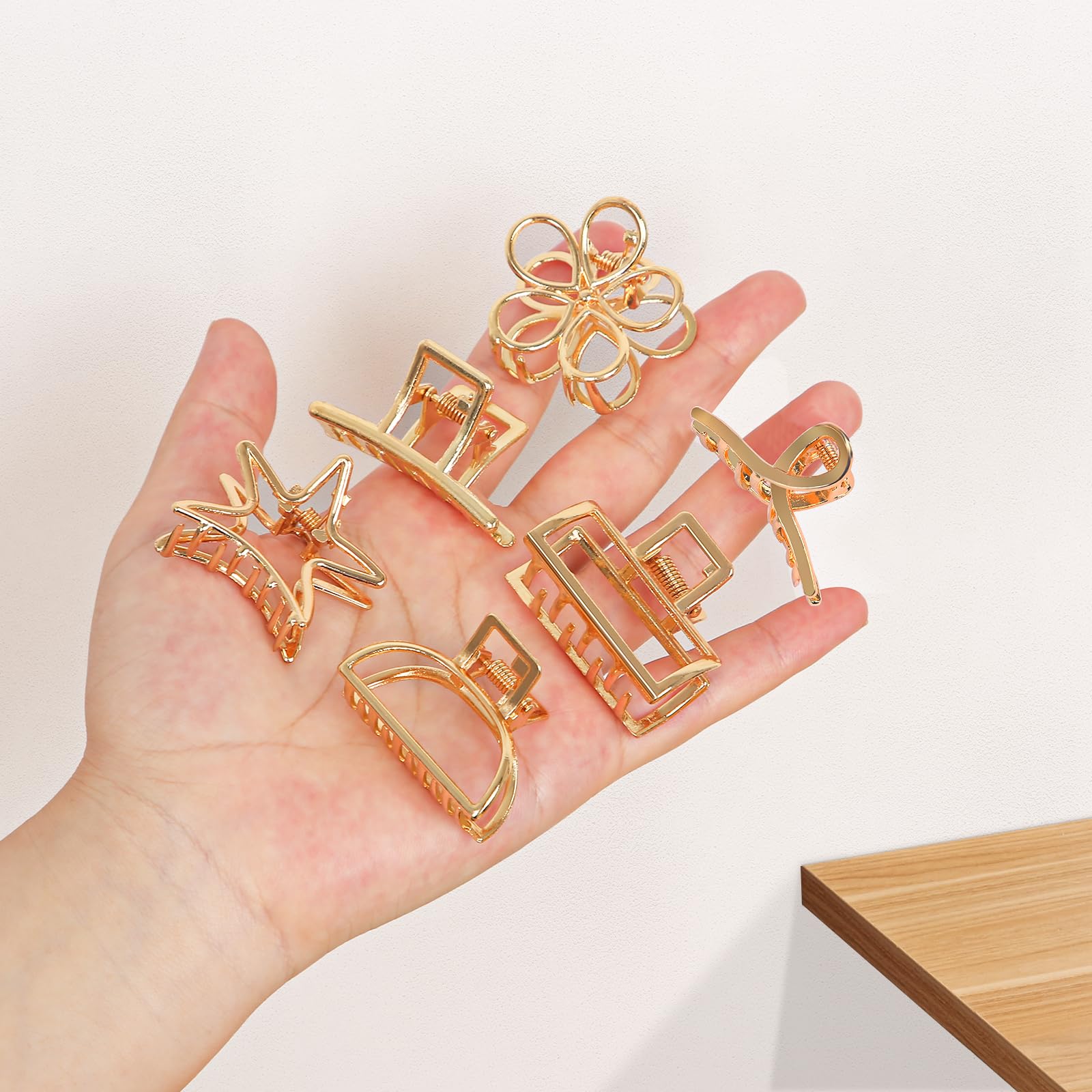 Tisenla vacation-ready clips pair with outfits for effortless charm.