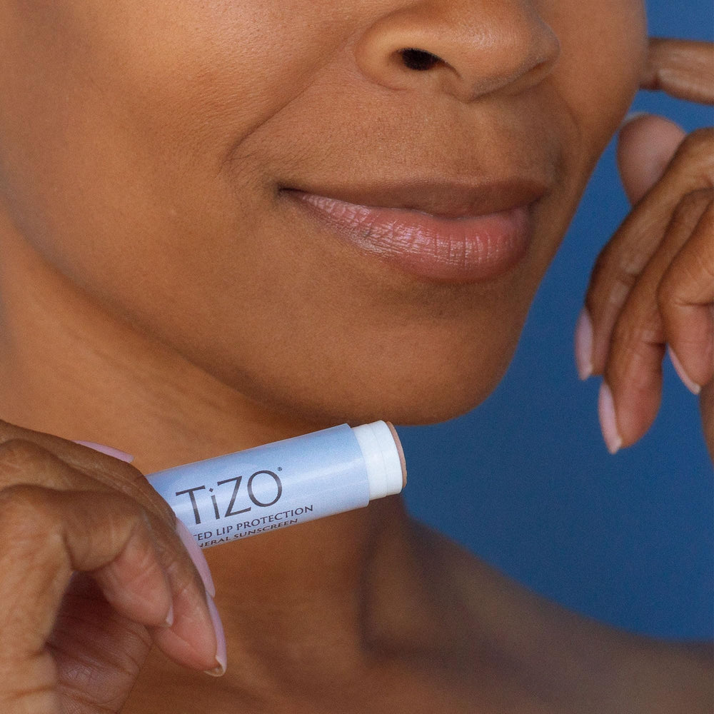 Muestra en piel con tono natural de TIZO para un toque sutil.