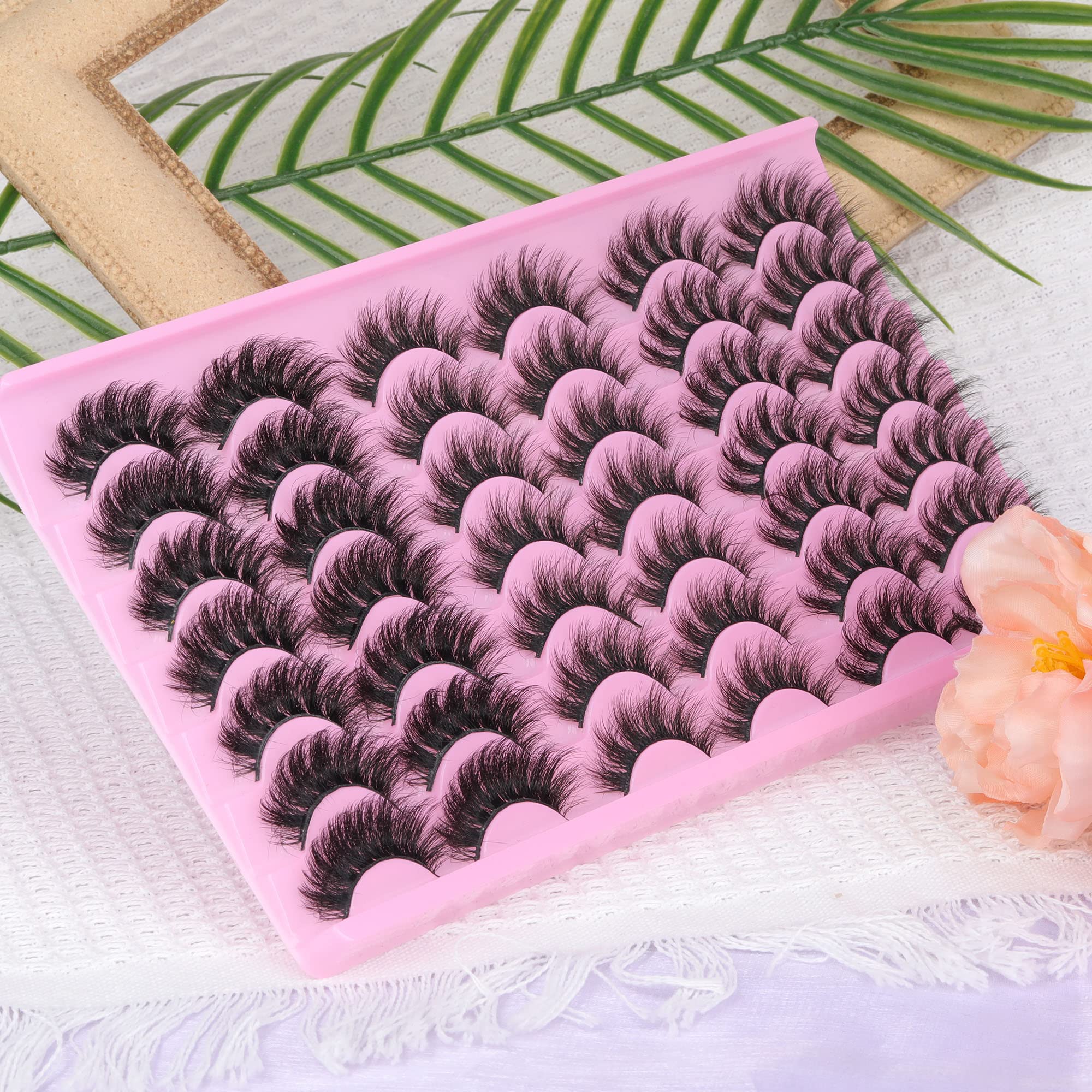 TNFVLONEINS natural-looking lashes blend seamlessly with real lashes.