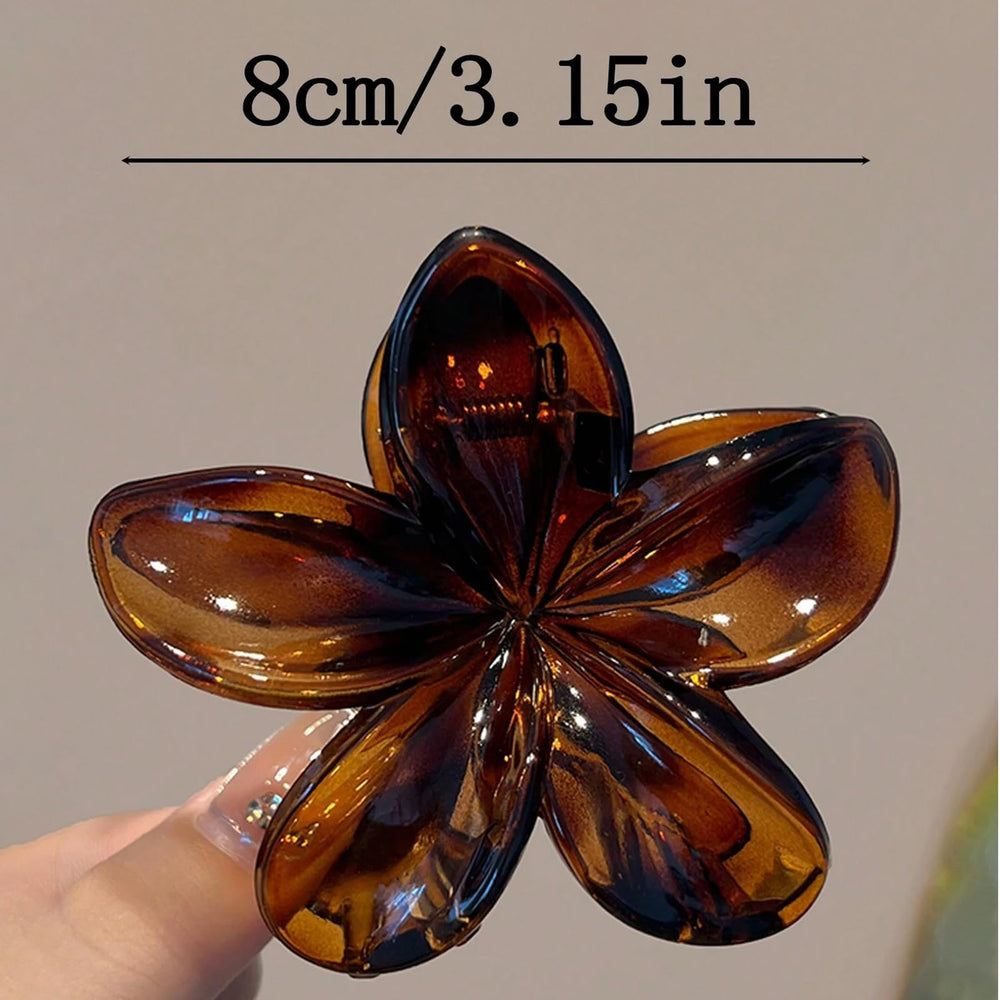 Tobeffect Hawaiian flower claw clip in neutral tones for everyday wear