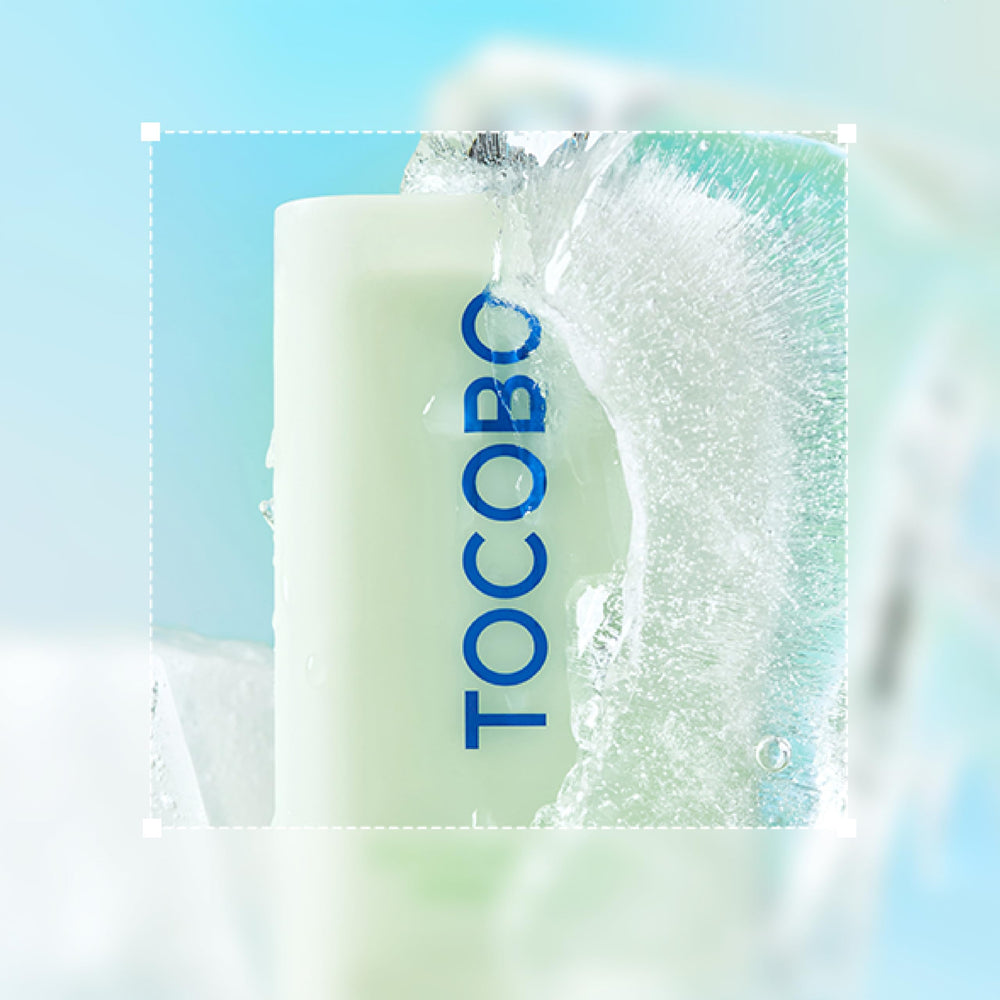 TOCOBO Cica Cooling Sun Stick, textura fría que refresca la piel.