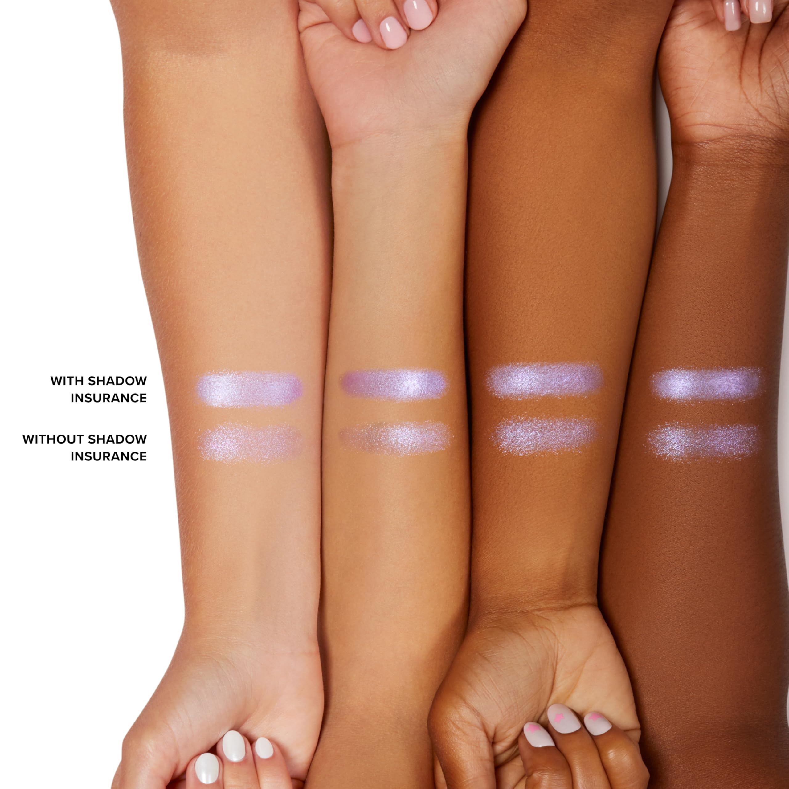 Too Faced Shadow Insurance sombra-brillo-verdadero mantiene color vivo y verdadero.
