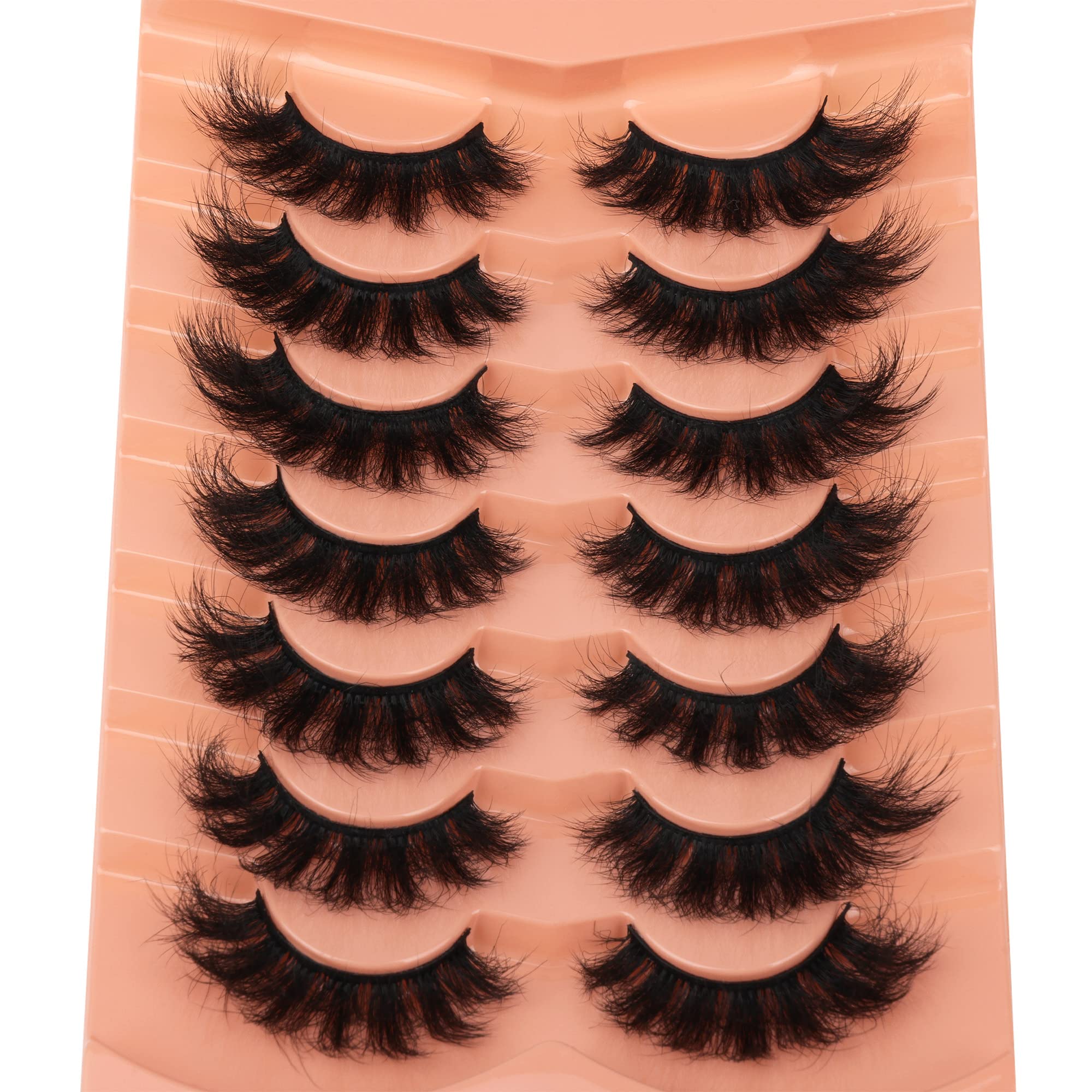 TOOCHUNAG curved faux mink lashes in 18mm create a balanced, eye-opening effect.