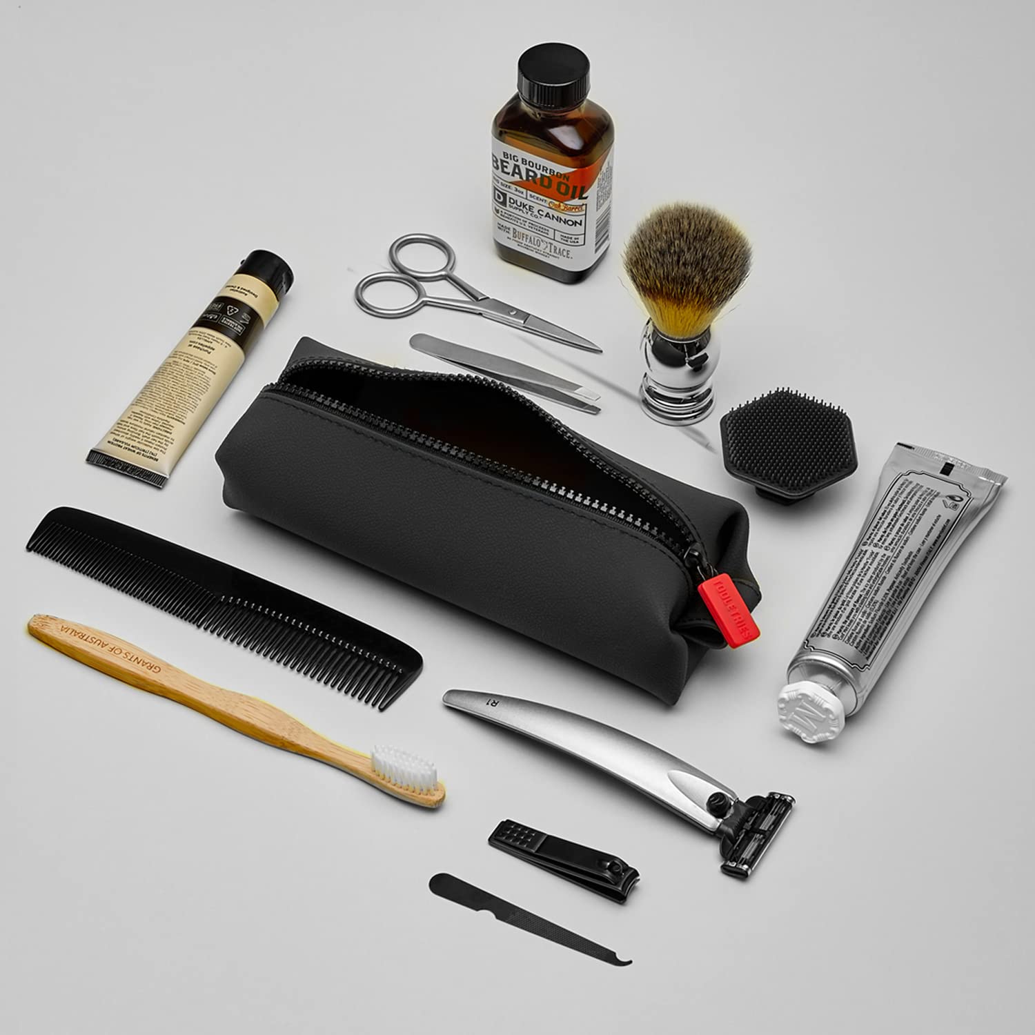 TOOLETRIES Koby Mini rugged silicone material delivers durability on trips.