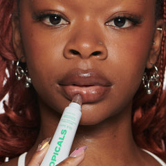 Topicals Slick Salve ofrece brillo natural sin color artificial.