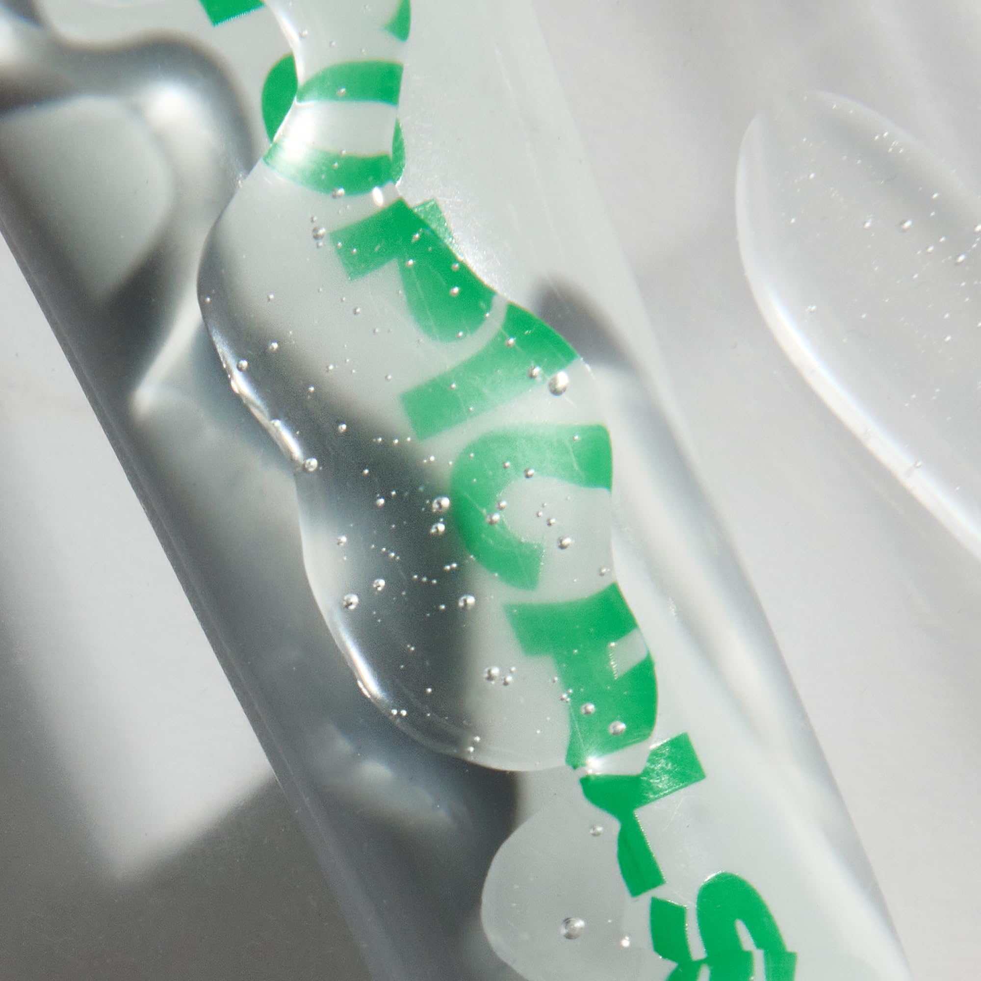Topicals Slick Salve vegano y libre de crueldad para labios sensibles.
