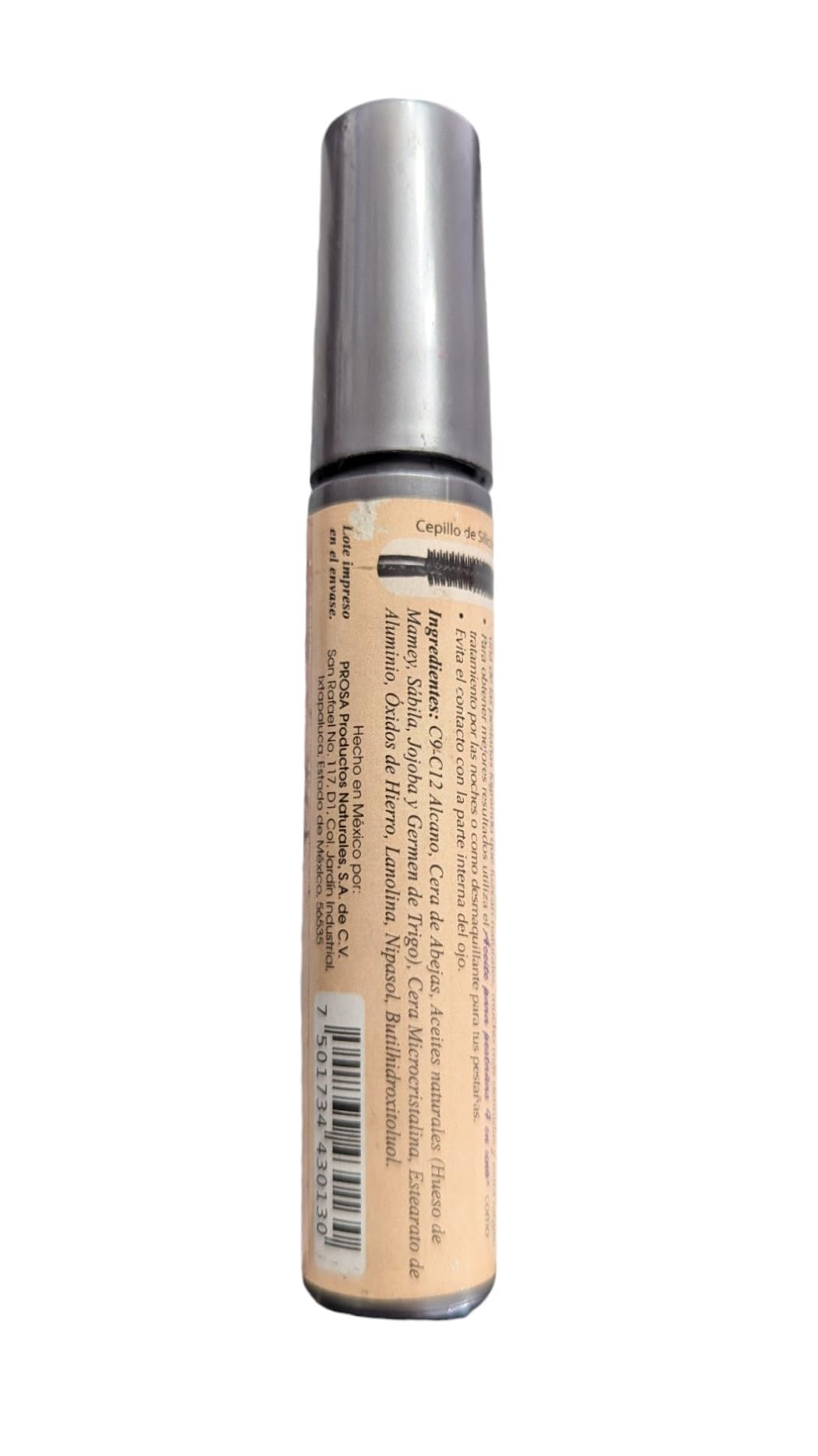 Topnice Prosa mascara after application shows lifted, defined lashes with no clumps.