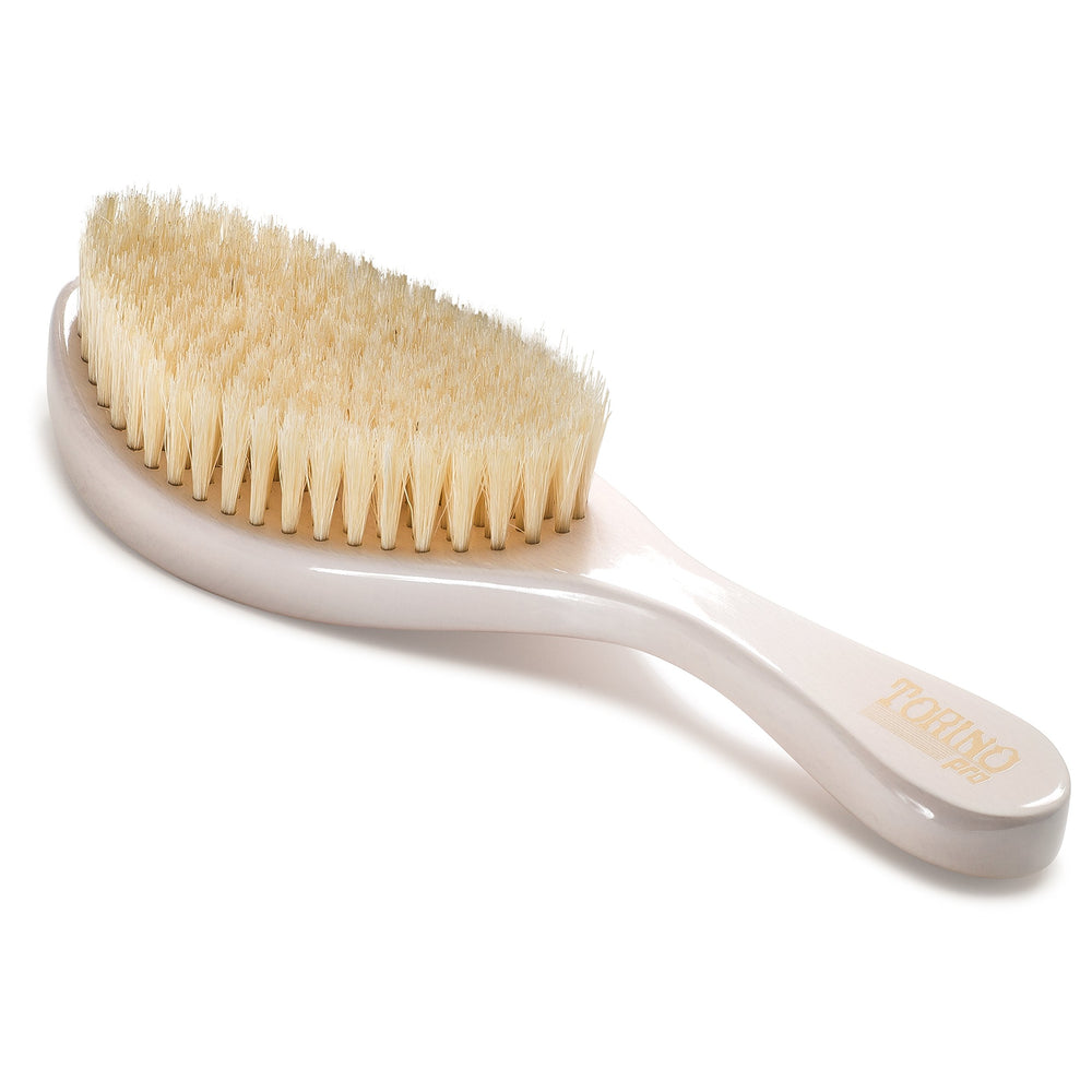 Torino Pro 640 curved head contour fits head shape for better grip.