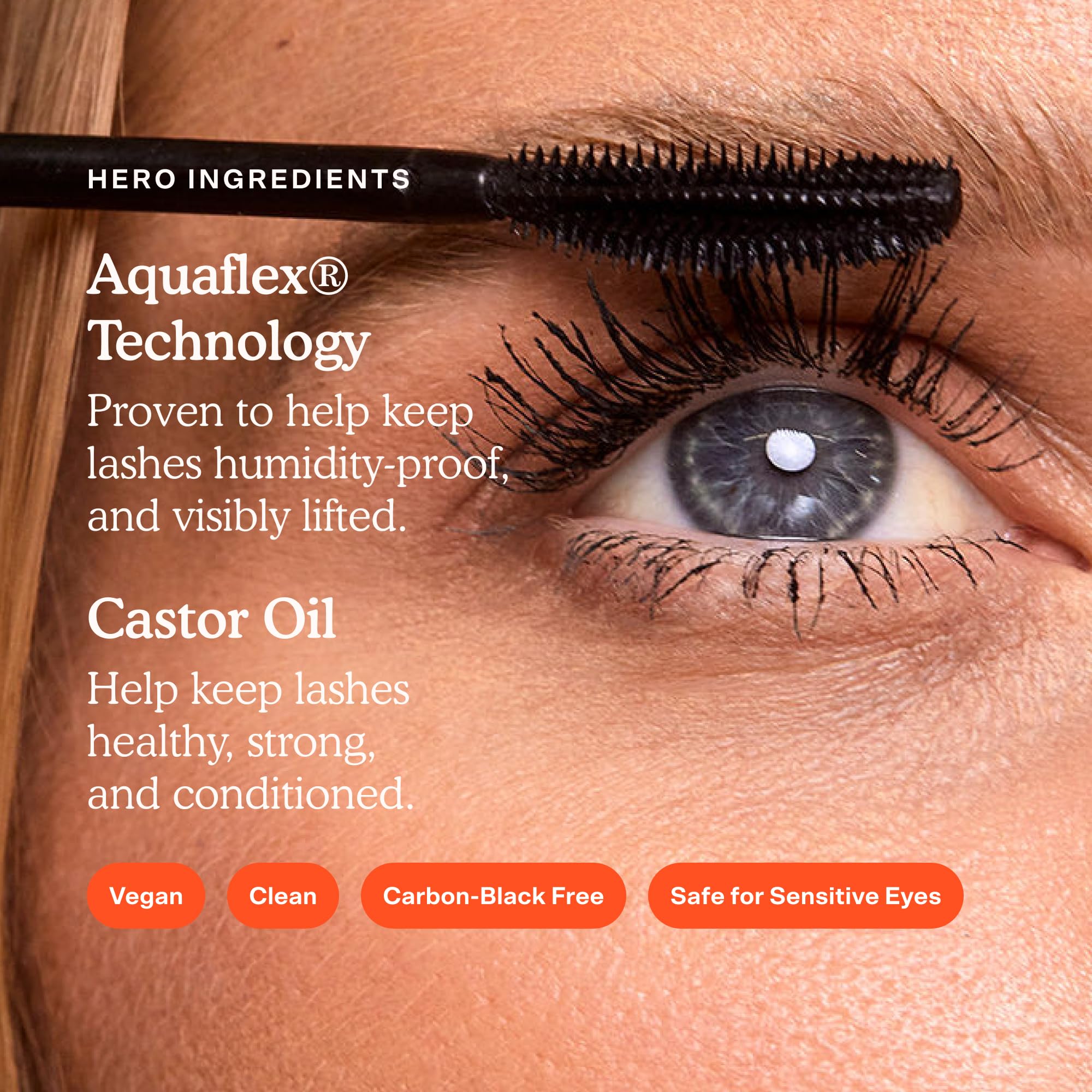 Tower 28 MakeWaves Mascara, acabado natural con volumen perceptible.