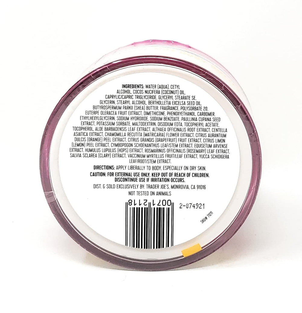 Trader Joe's Brazil Nut Body Butter con textura cremosa para hidratación agradable.