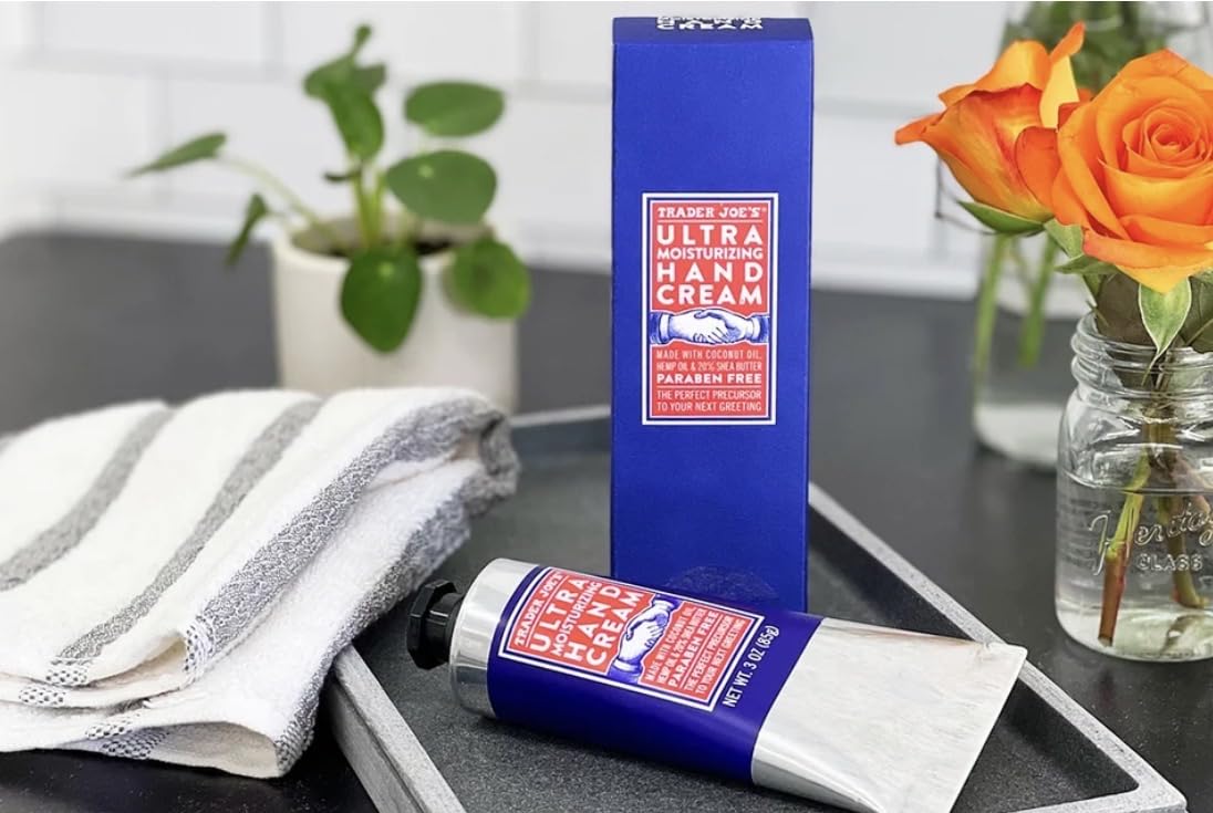Envase en tubo de Trader Joe's para uso práctico en casa.