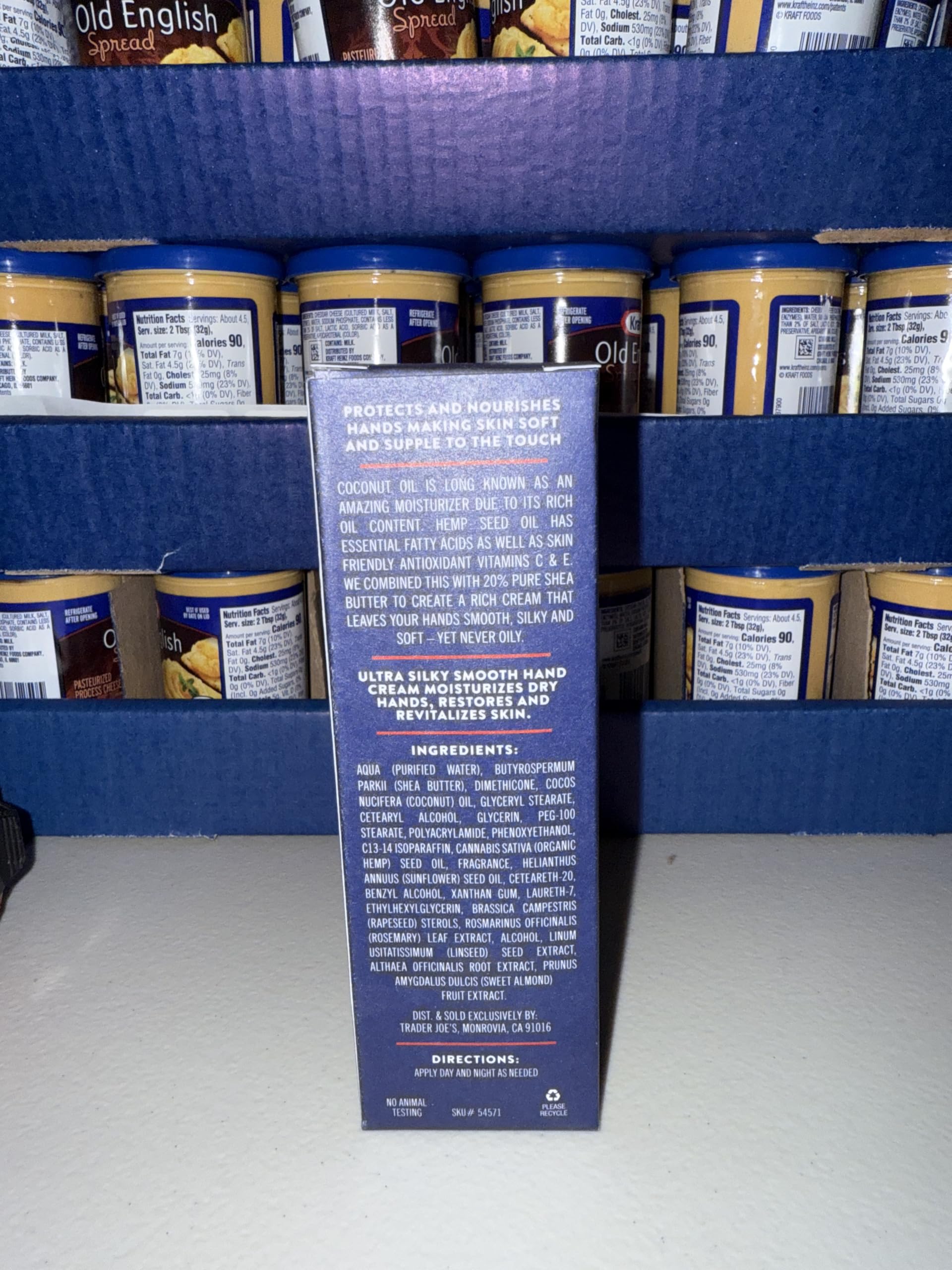 Crema de manos con manteca de karité al 20% para nutrición intensiva.