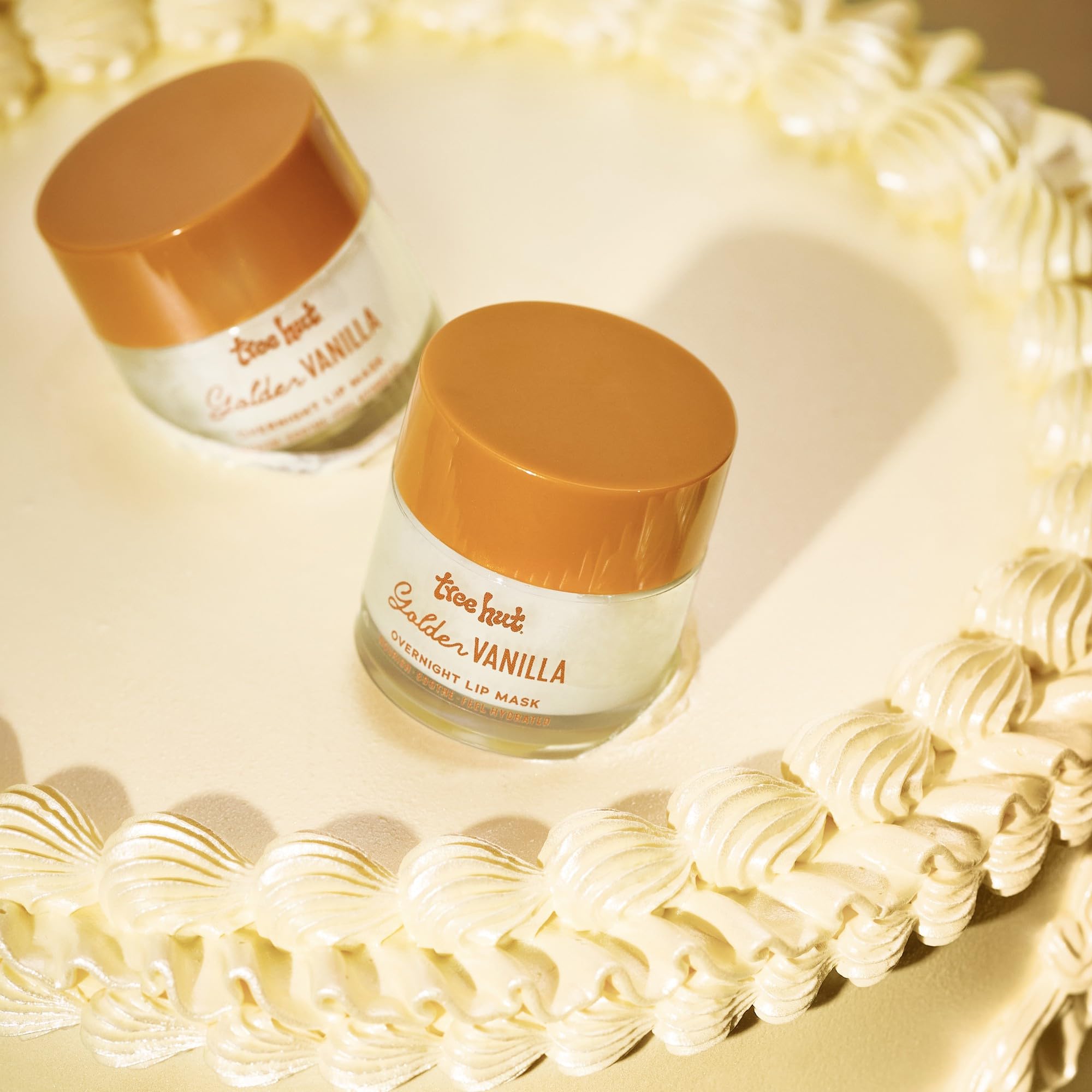 Warm coconut-vanilla-sandalwood scent of Tree Hut lip mask