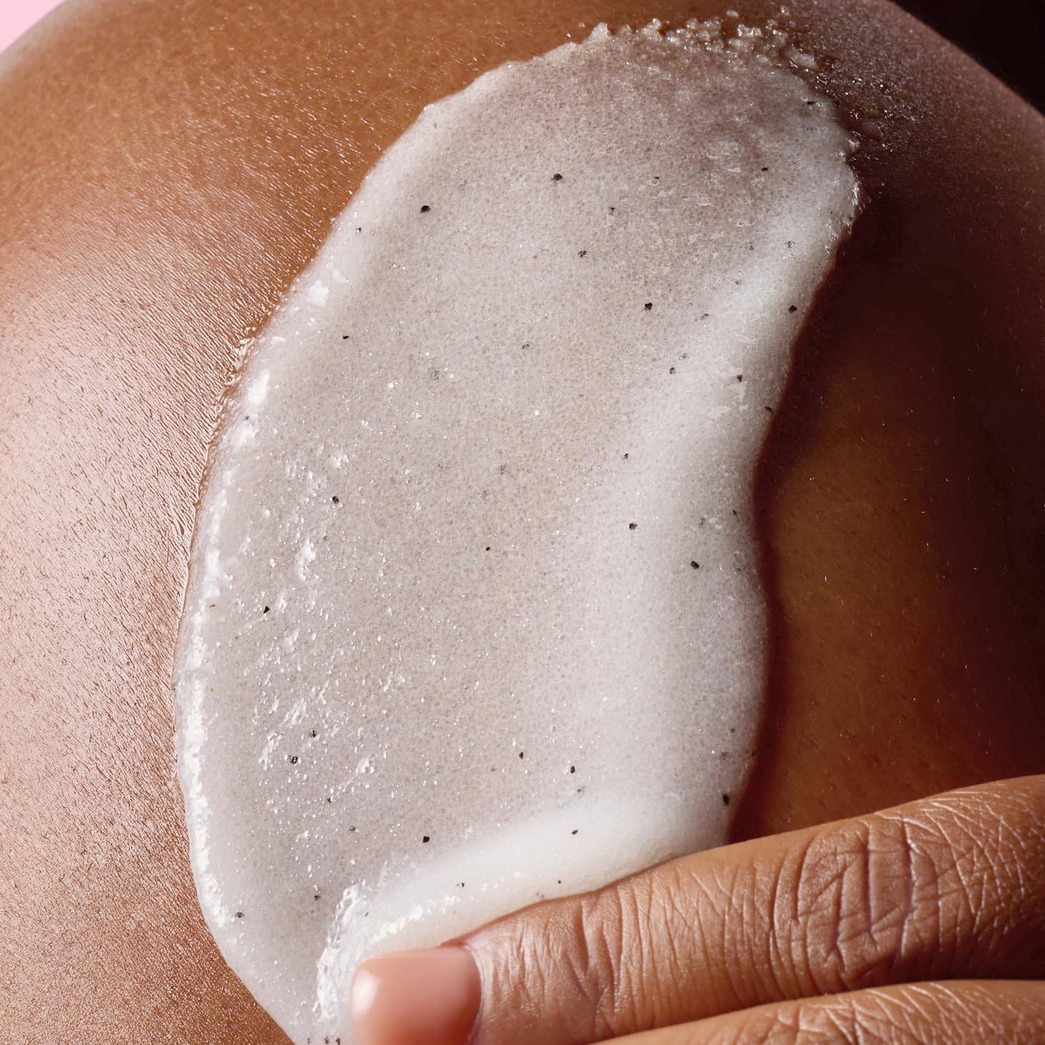 Tree Hut Karité Exfoliante, manteca nutritiva para piel suave.