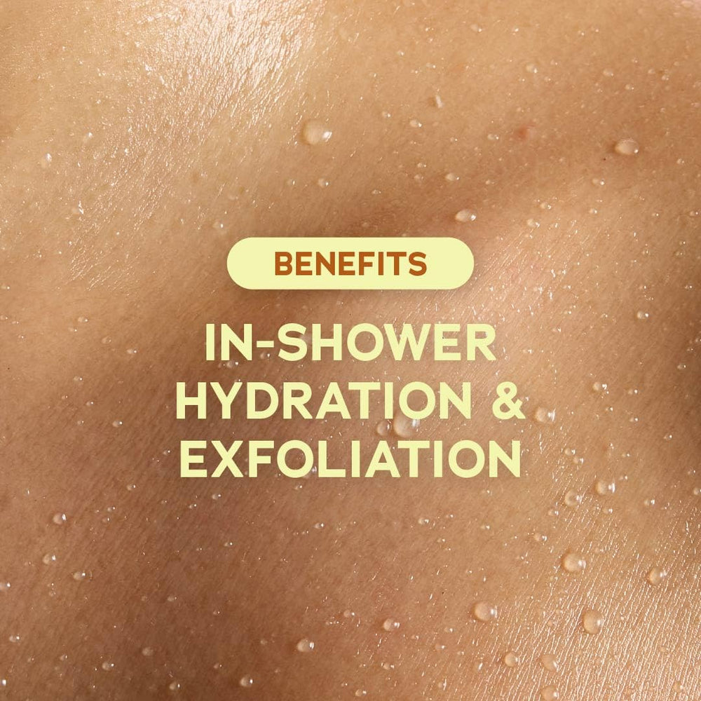 Tree Hut exfoliante aplicado en piel, muestra textura suave y hidratación duradera.