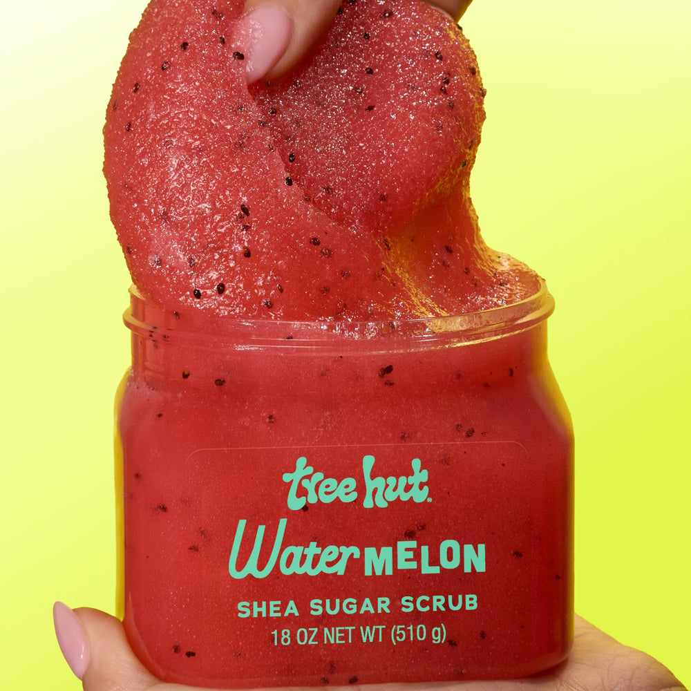 Tree Hut Watermelon Sugar Scrub, aplicacion con movimientos circulares para piel suave.