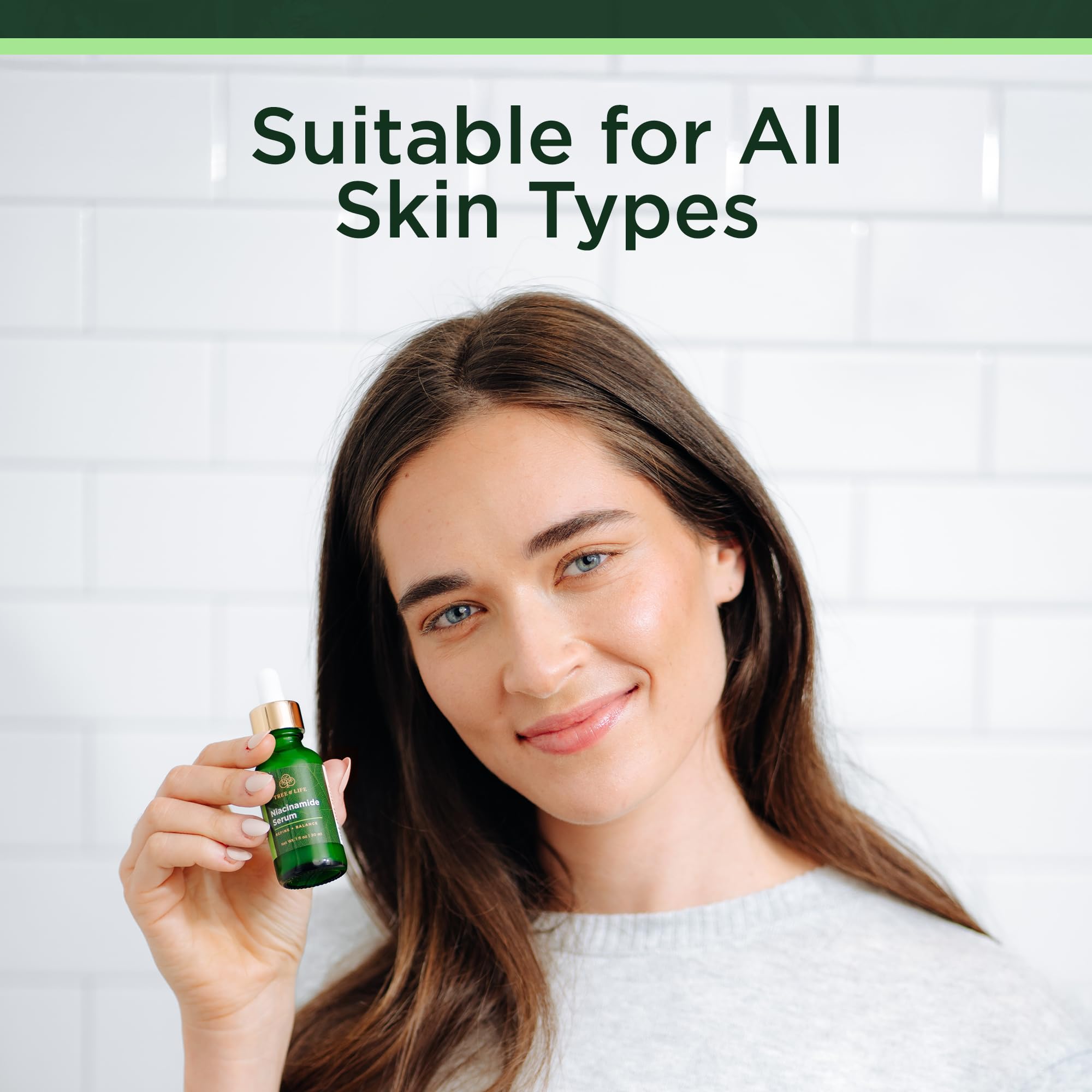 Piel sensible recibiendo Niacinamida Serum de Tree of Life Beauty.