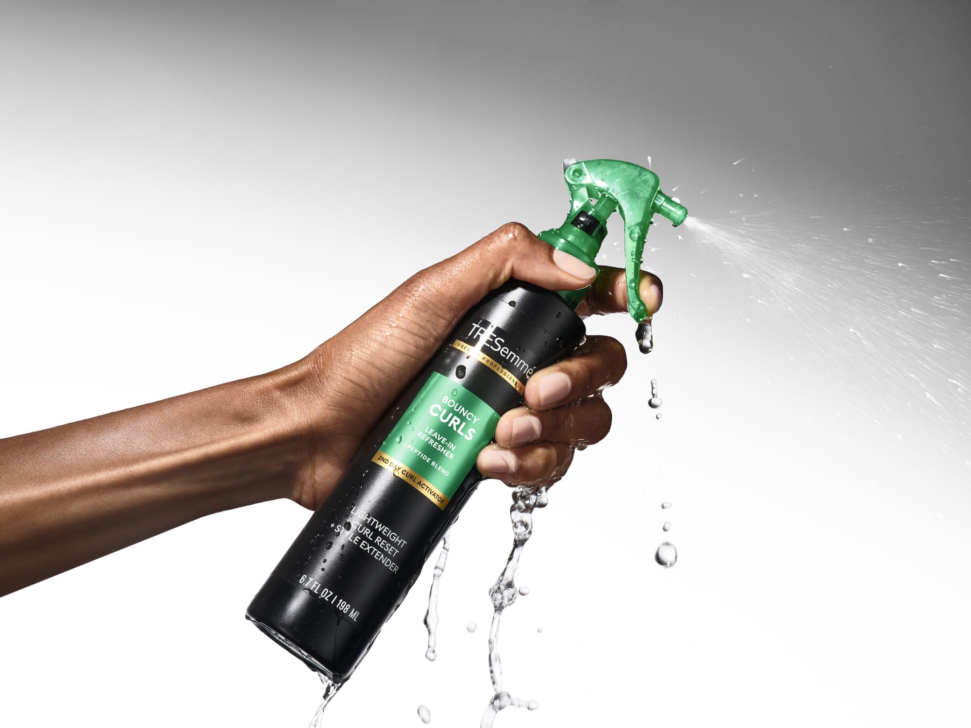 TRESemmé Bouncy Curls: control del frizz para un acabado limpio