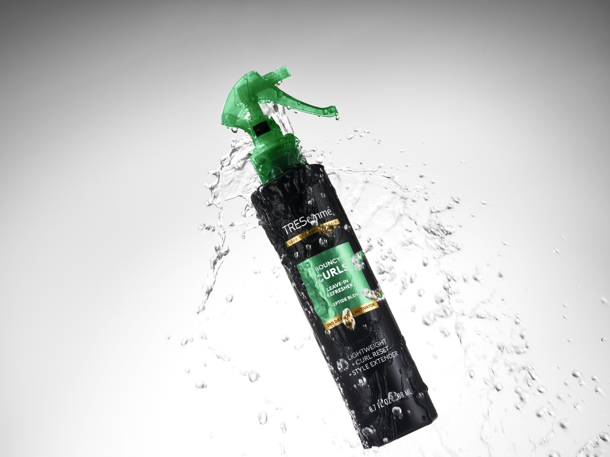 TRESemmé Bouncy Curls: rizos definidos tras rociar y dar forma