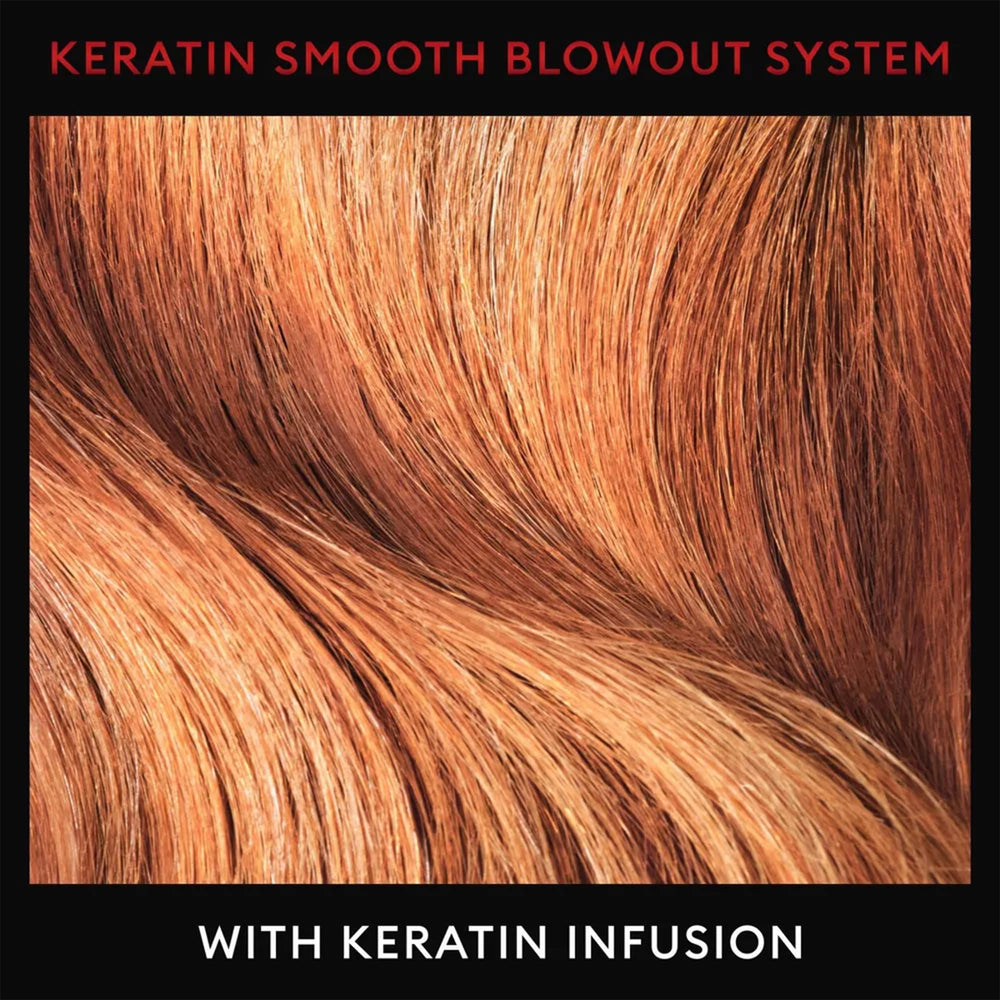 Espuma cremosa de champú Keratin Smooth Color, sensación suave durante lavado.