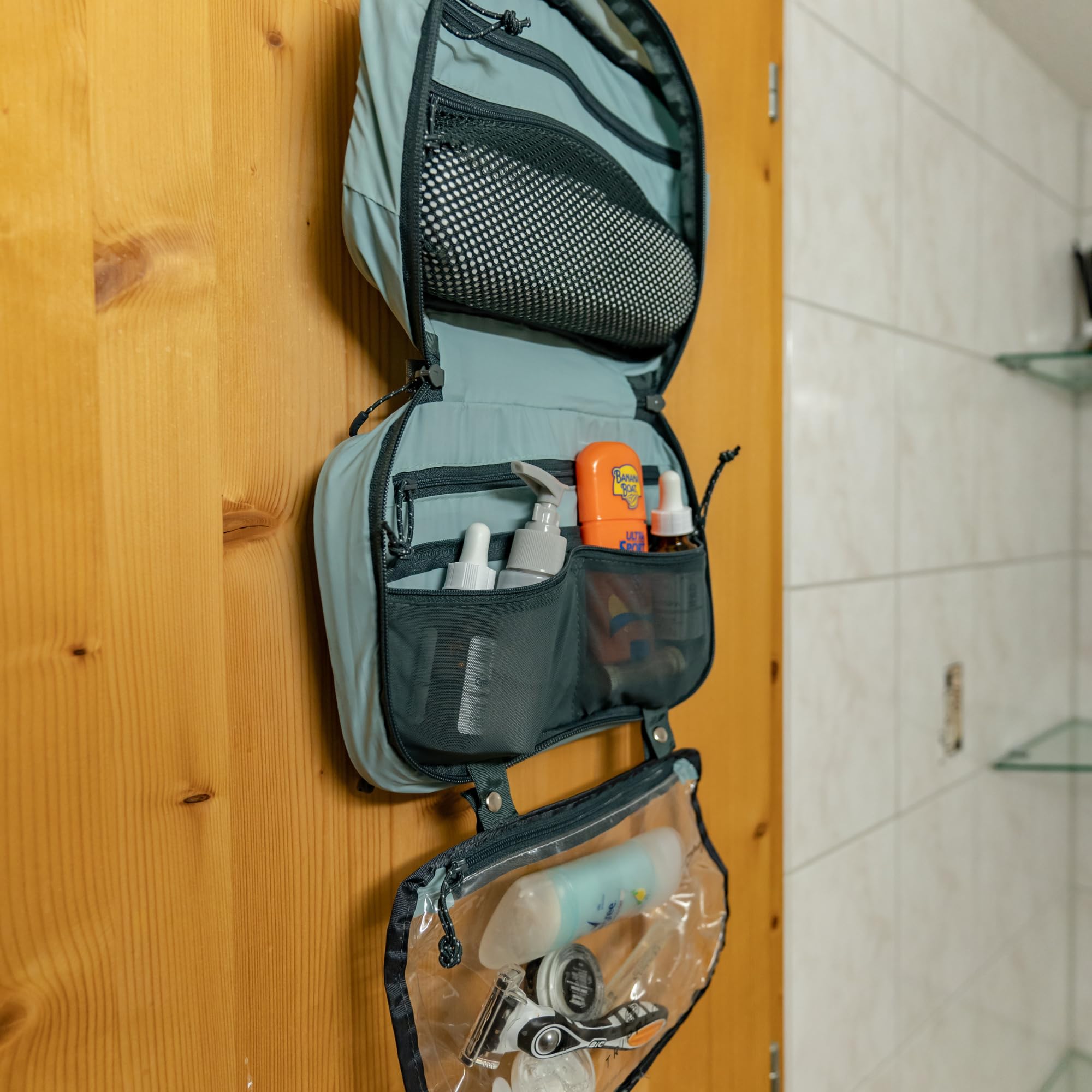 TRIPPED YKK zippers ensure smooth access to essentials