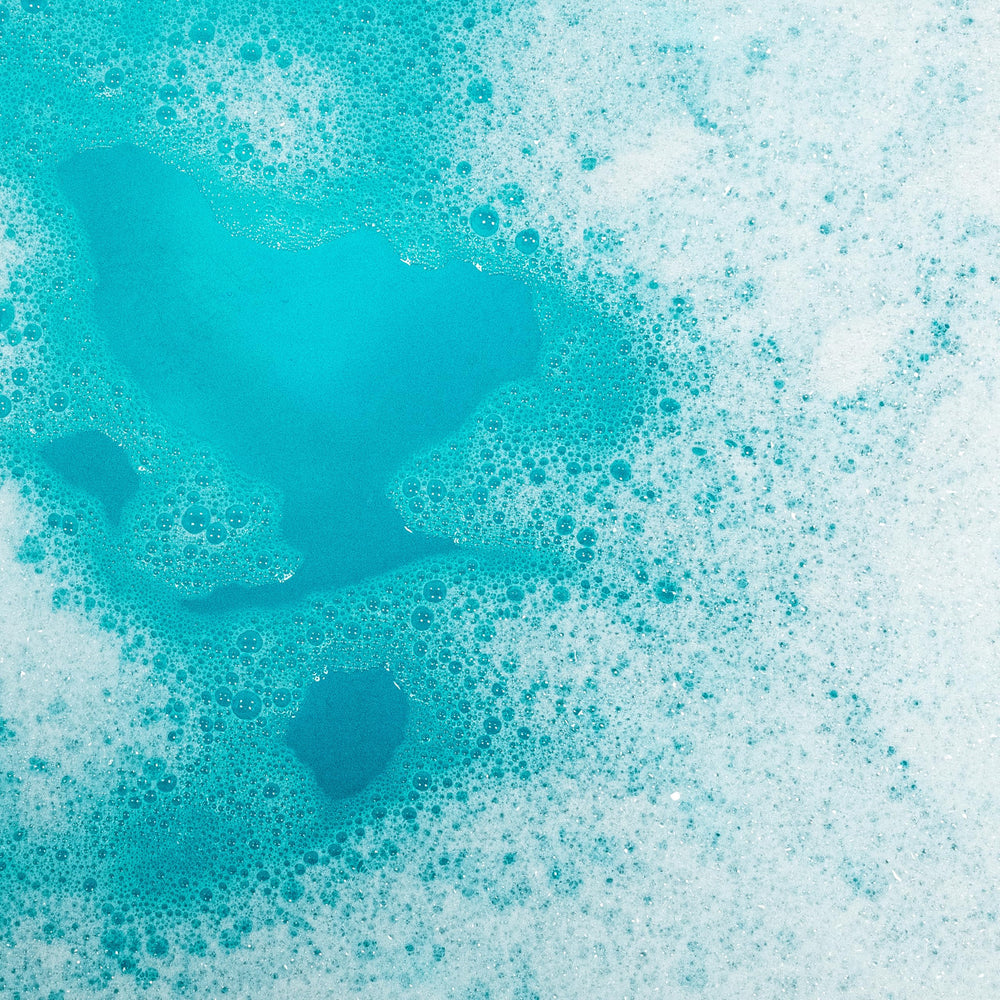 Tub Works Bubble Bath Azul Turquesa, agua aguamarina y burbujas festivas