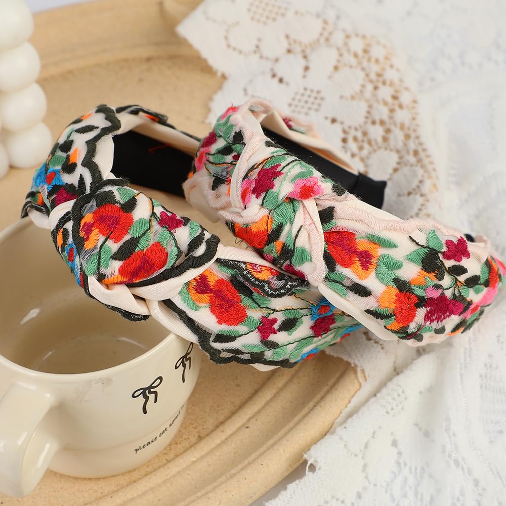 Detalle de bordado multicolor en la diadema TURTLEDOVE para acentuar conjuntos
