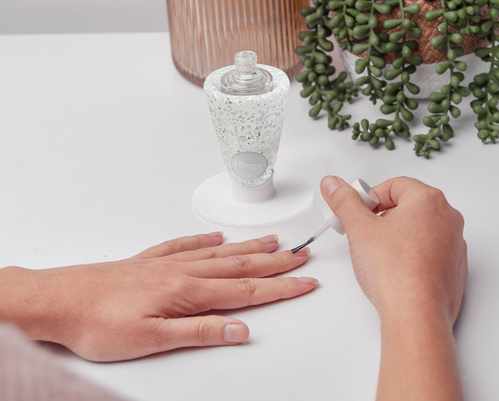 Tweexy Hinge silver sparkle finish adds polish-friendly style.