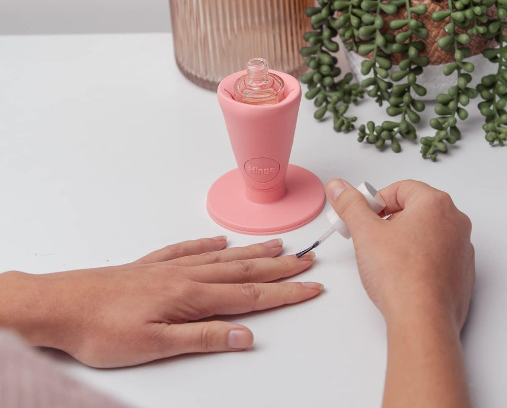 Silicone-secure-fit on Tweexy Hinge accommodates diverse bottle shapes without slips.